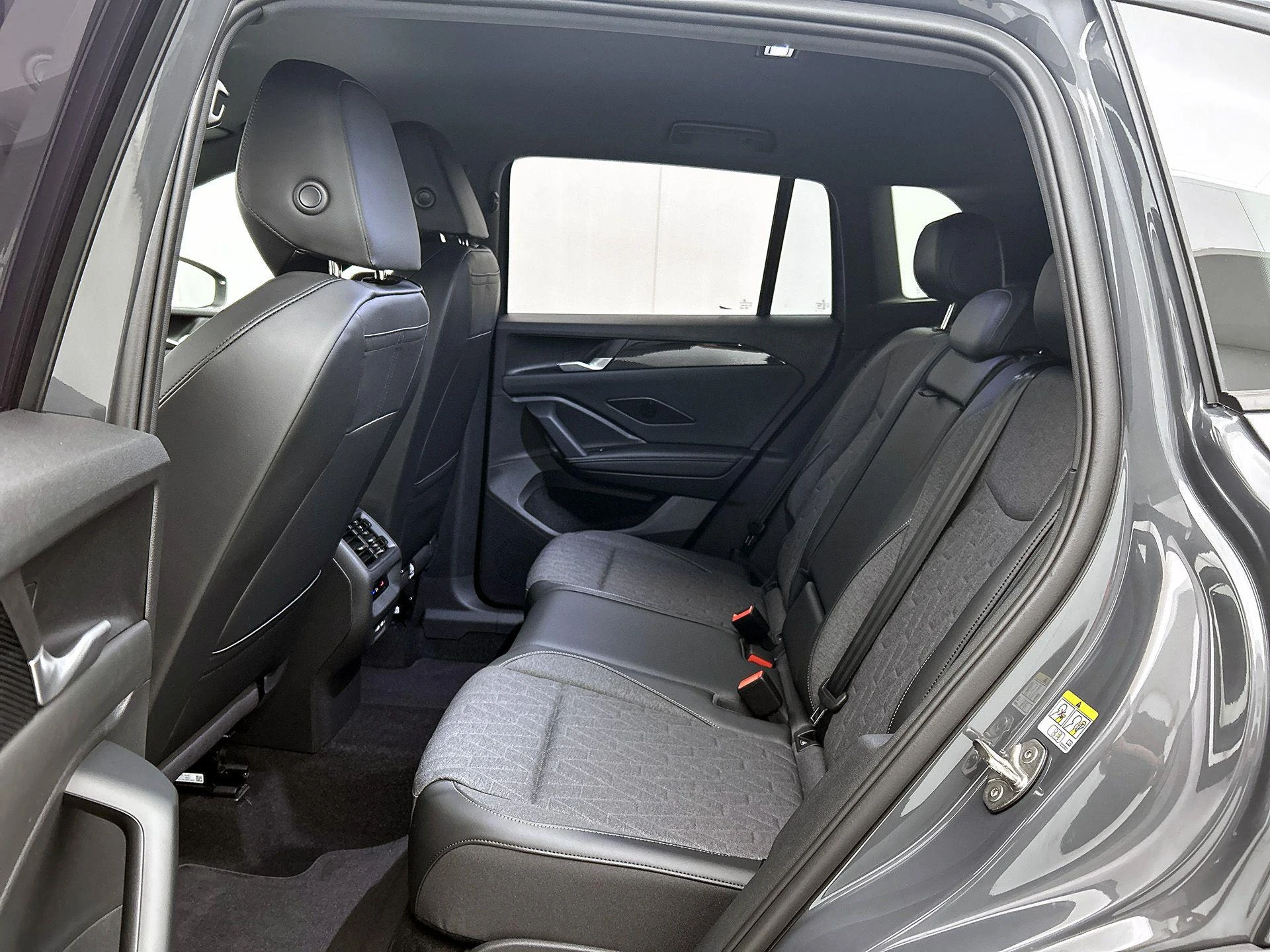 Volkswagen-Tiguan-image-26