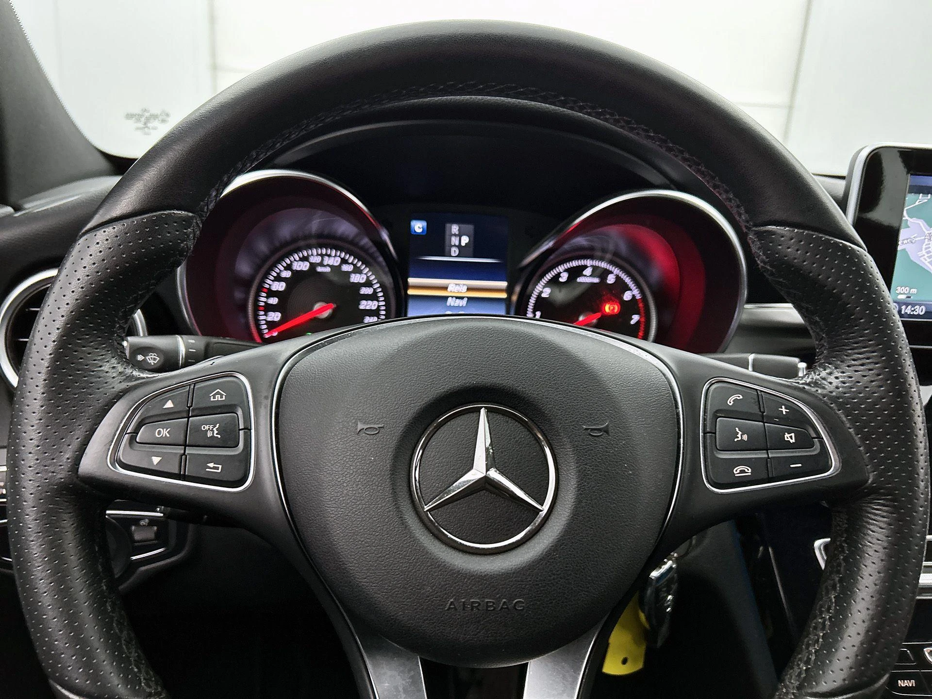 Mercedes-Benz-C-Klasse-image-38