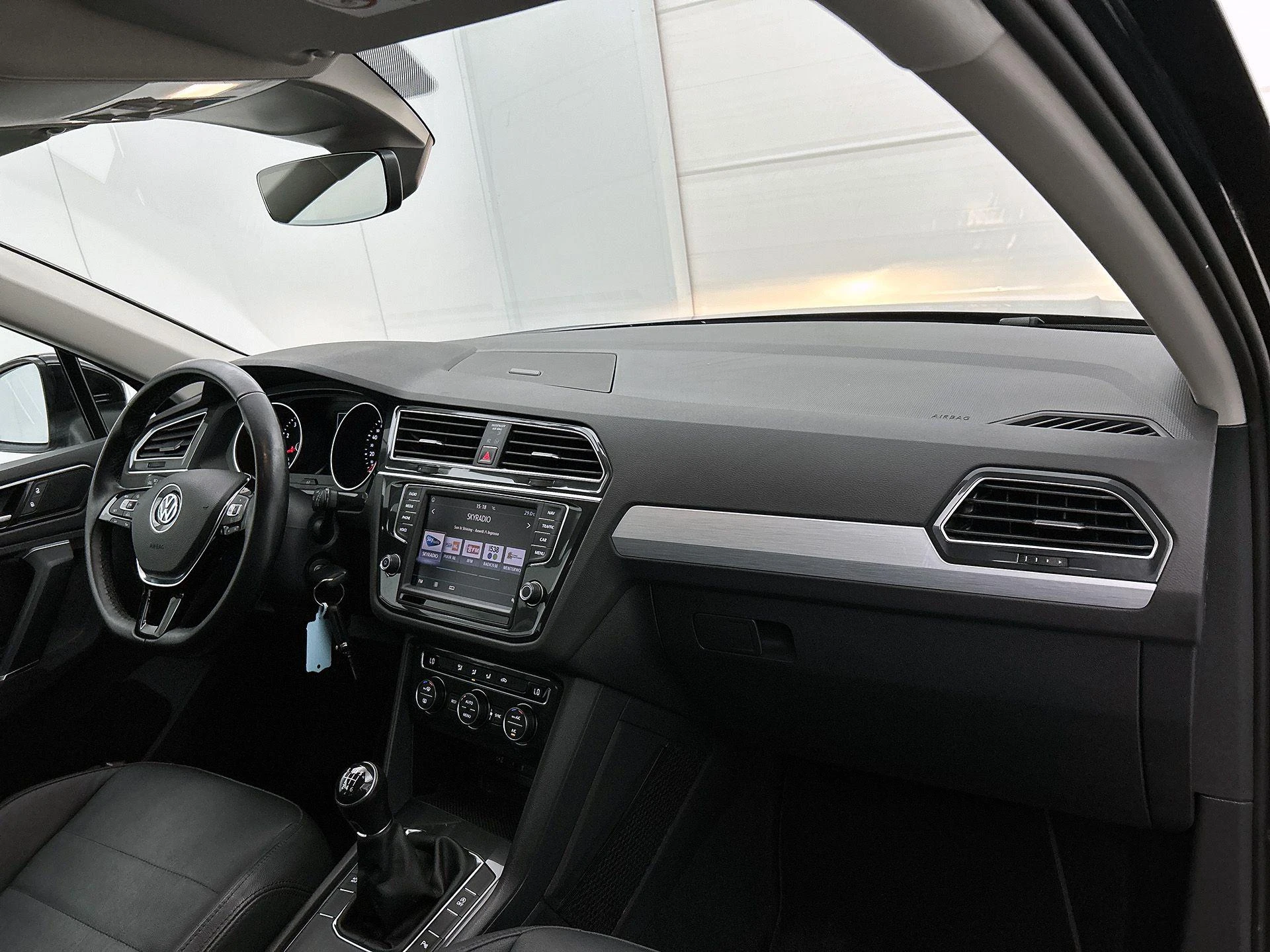 Volkswagen-Tiguan-image-15