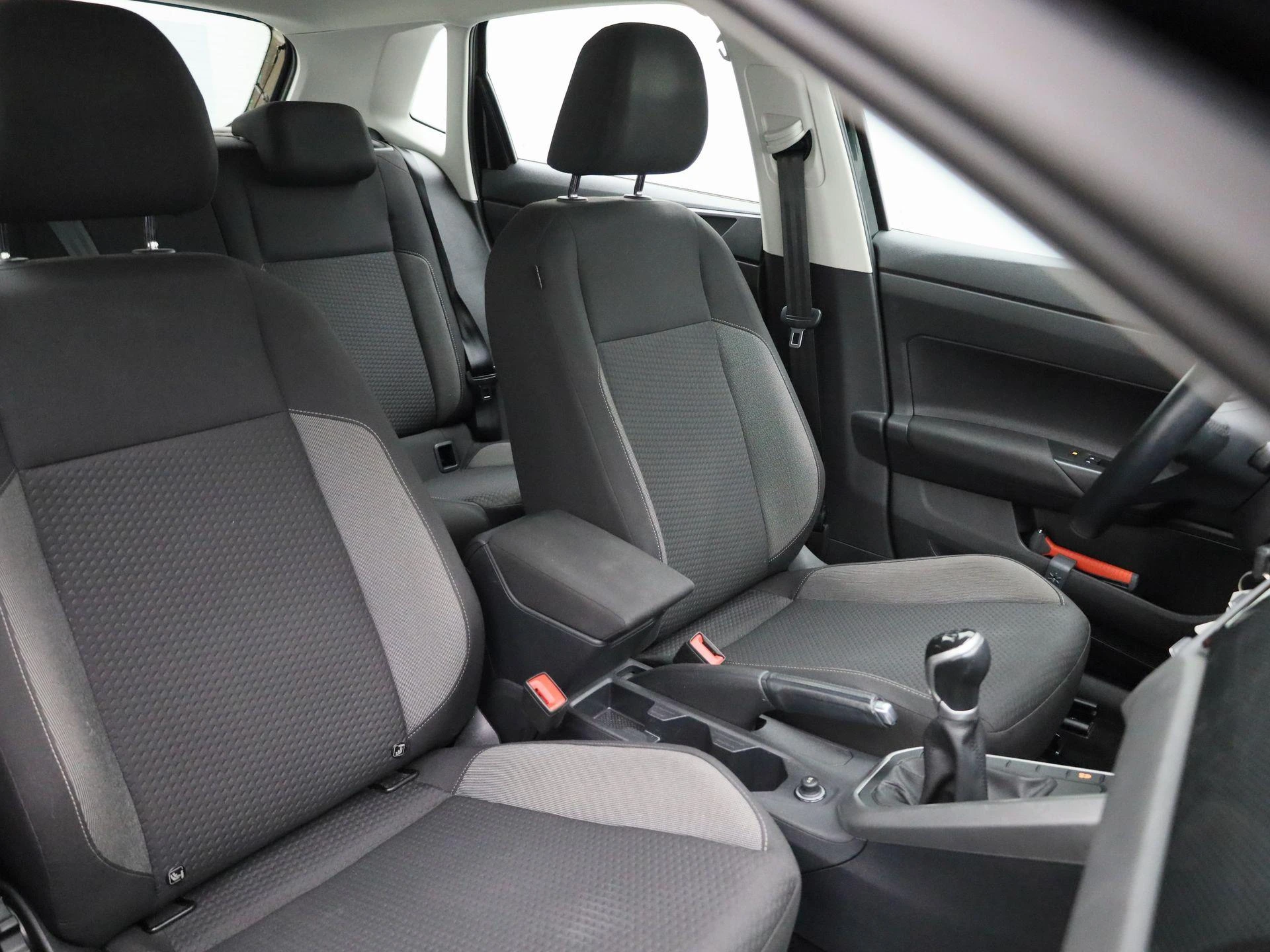 Volkswagen-Polo-image-34