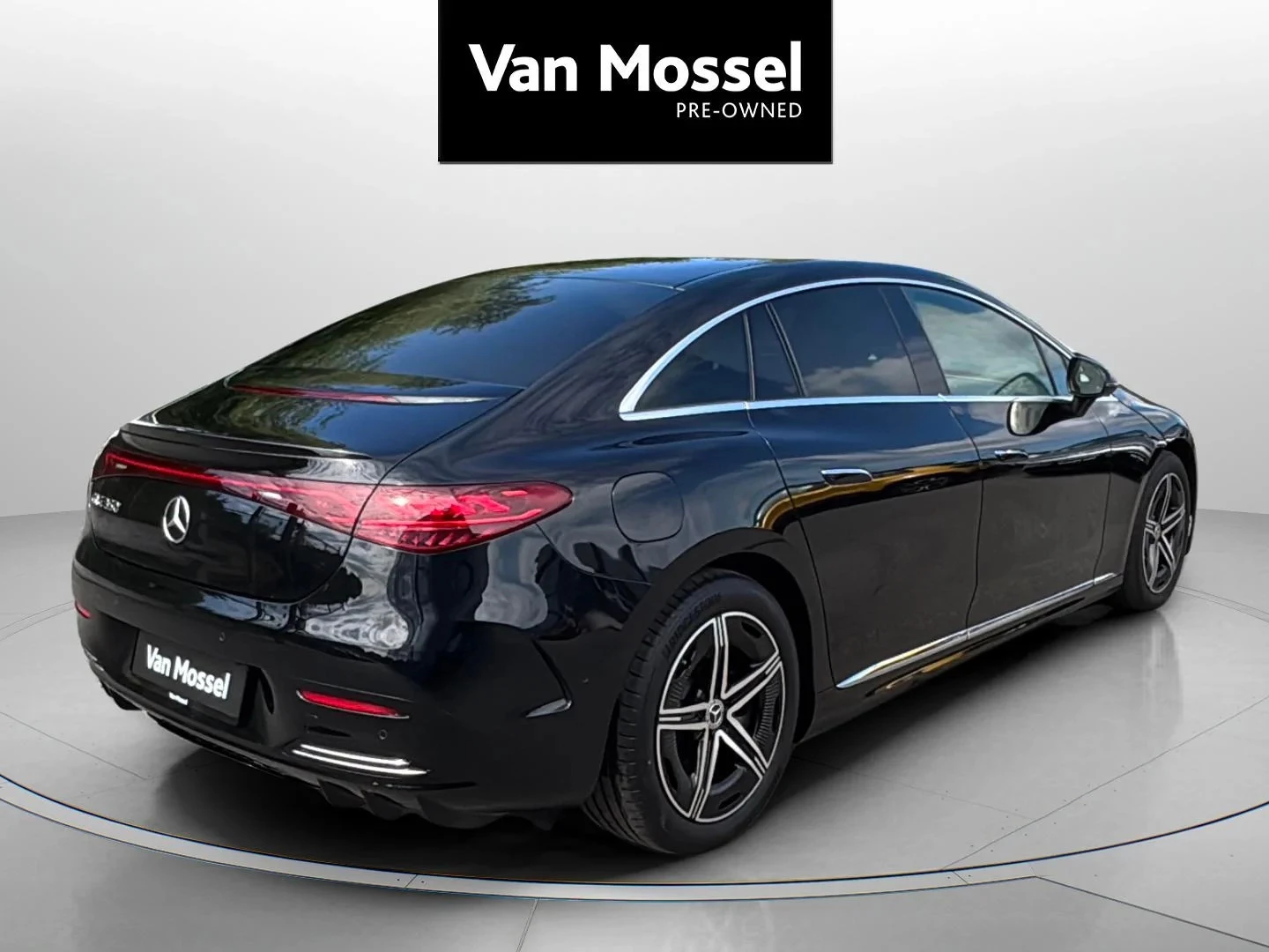 Mercedes-Benz-EQE-image-4