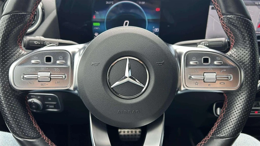 Mercedes-Benz-GLA-image-11