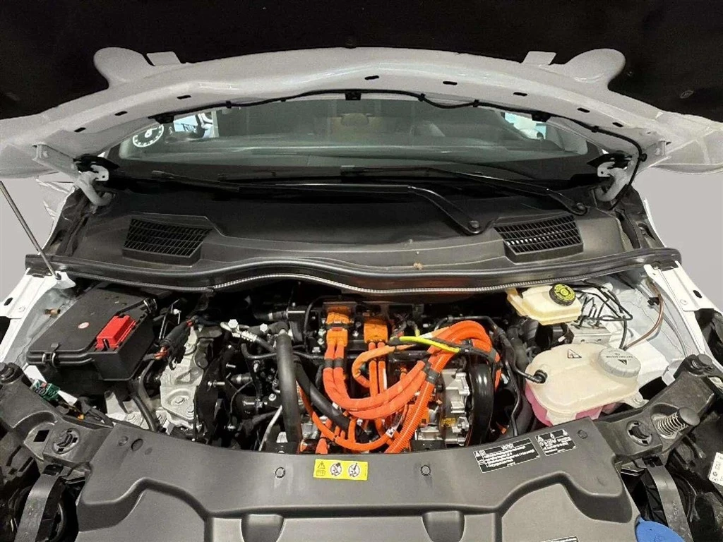 Mercedes-Benz-eVito-image-16