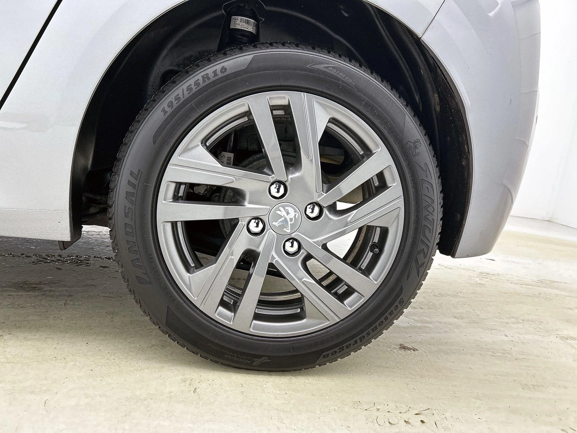 Peugeot-208-image-28