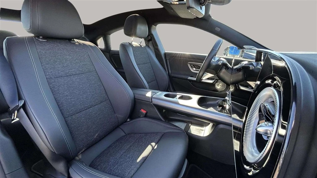 Mercedes-Benz-CLA-image-21