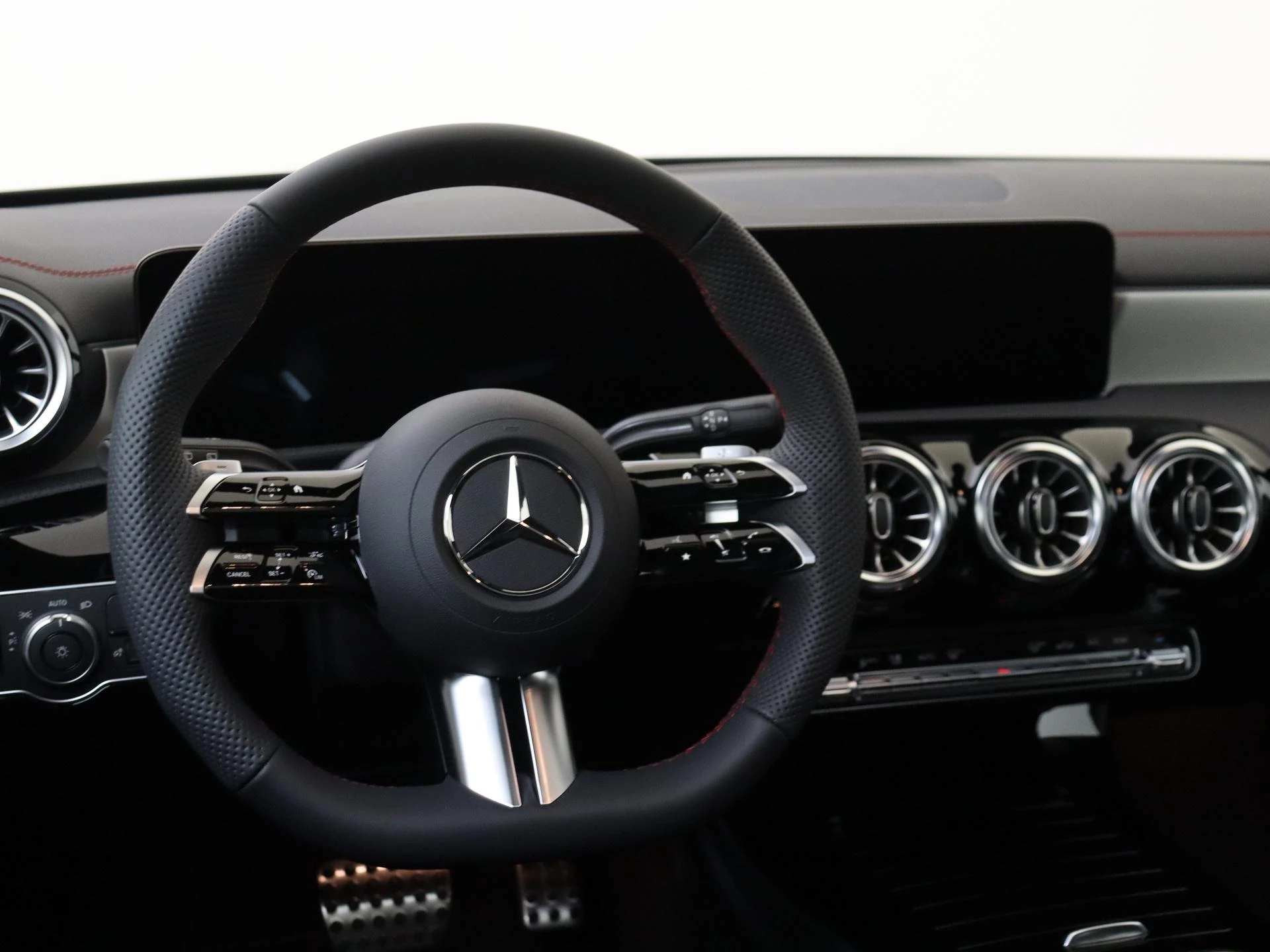 Mercedes-Benz-CLA-image-9