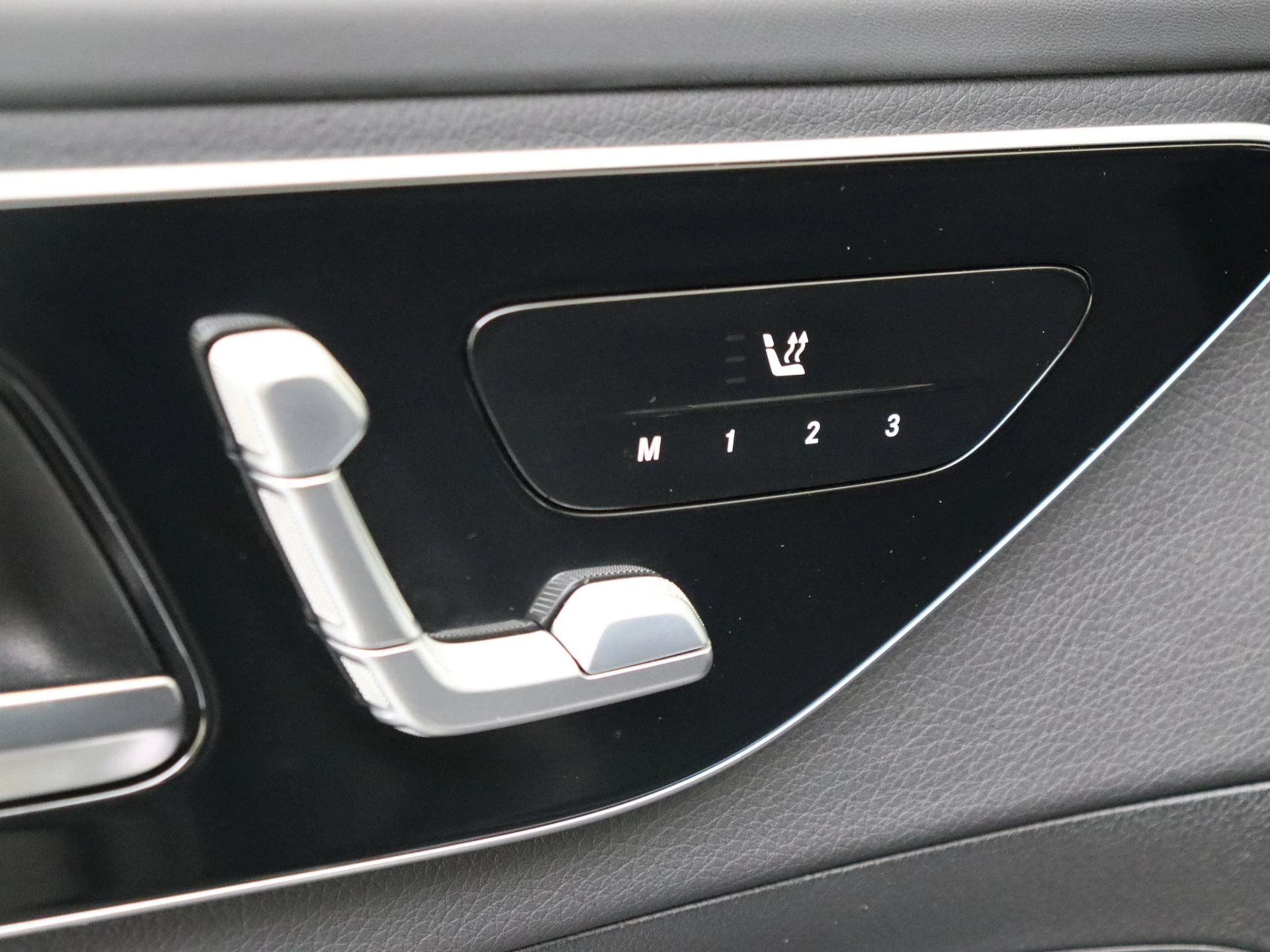 Mercedes-Benz-C-Klasse-image-25