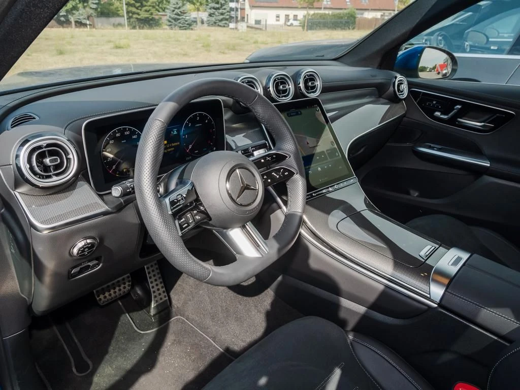 Mercedes-Benz-GLC 300 d-image-8