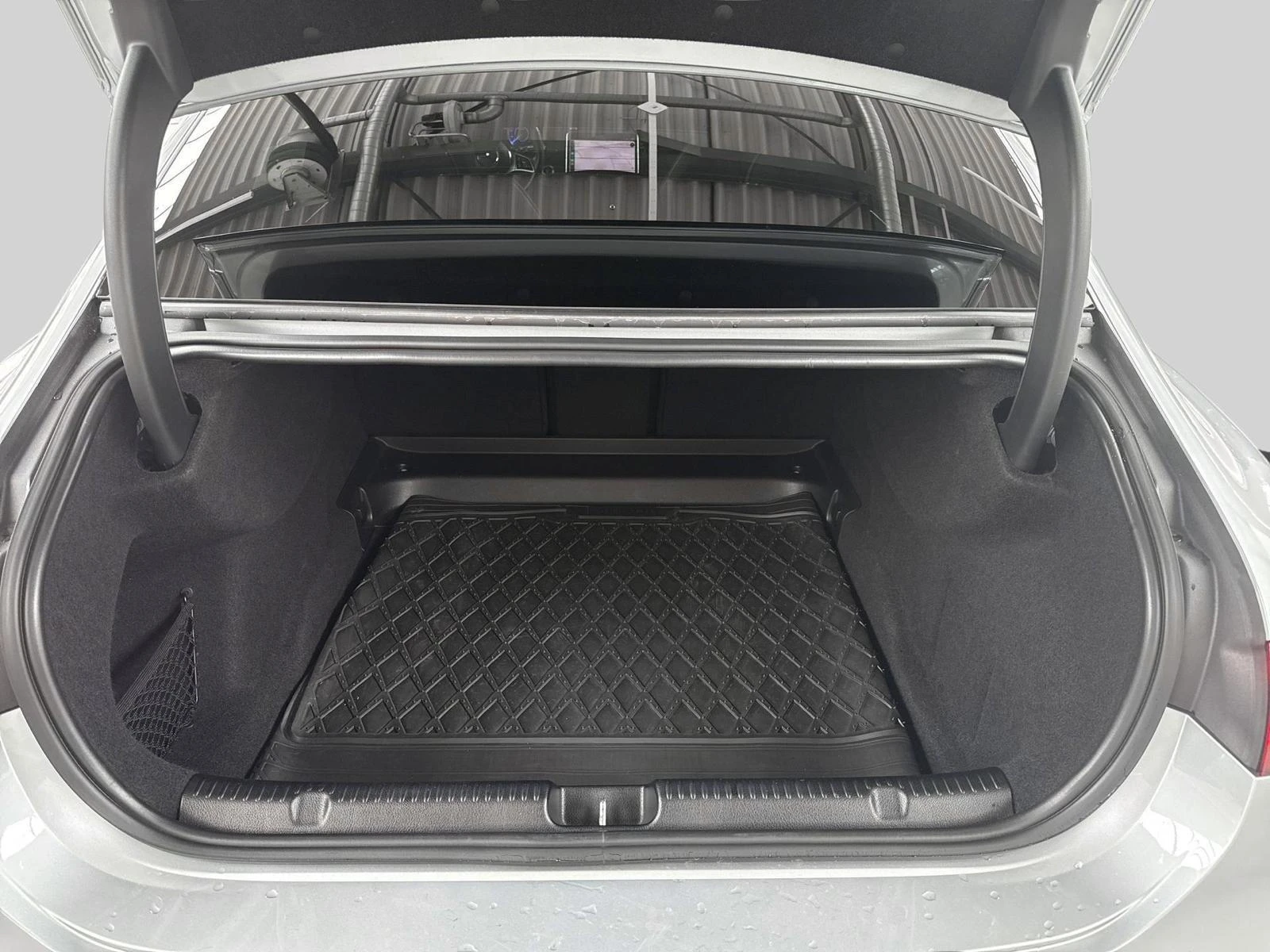 Mercedes-Benz-EQE-image-6