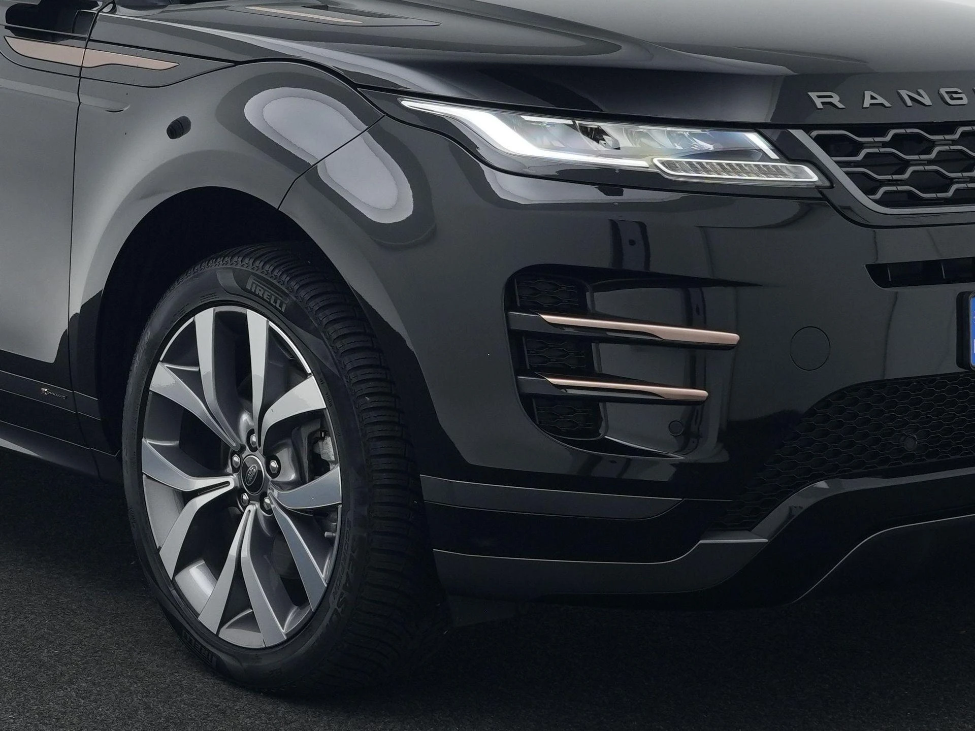 Land Rover-Range Rover Evoque-image-11