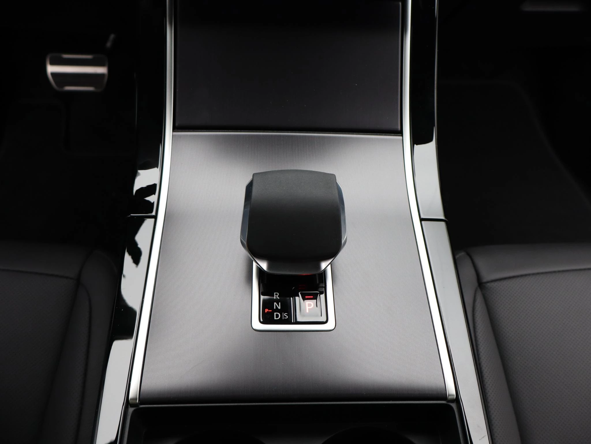 Land Rover-Range Rover Evoque-image-9