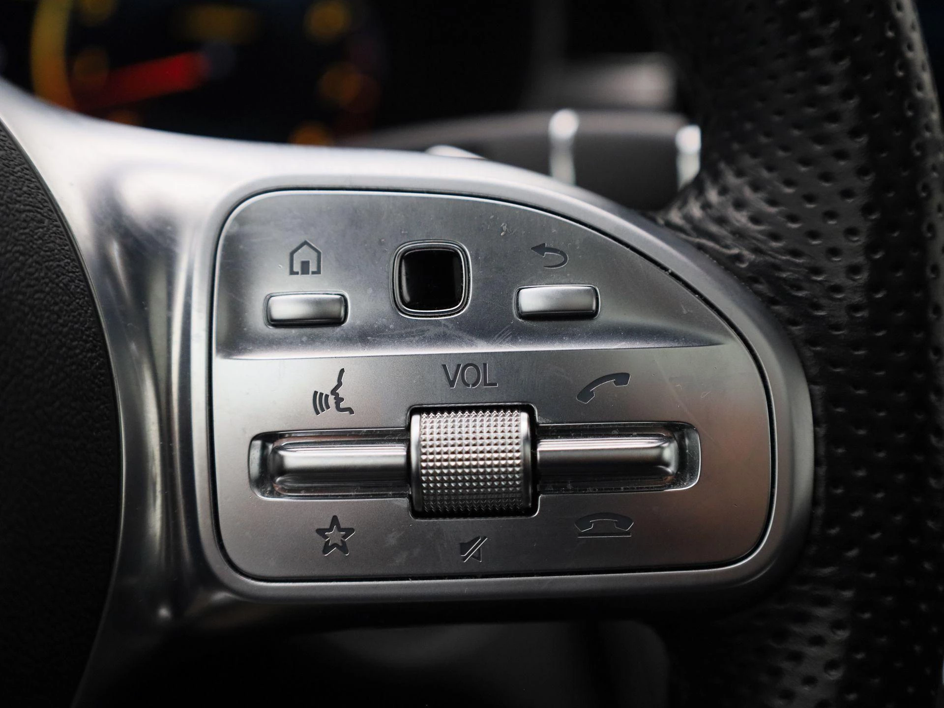 Mercedes-Benz-C-Klasse-image-24