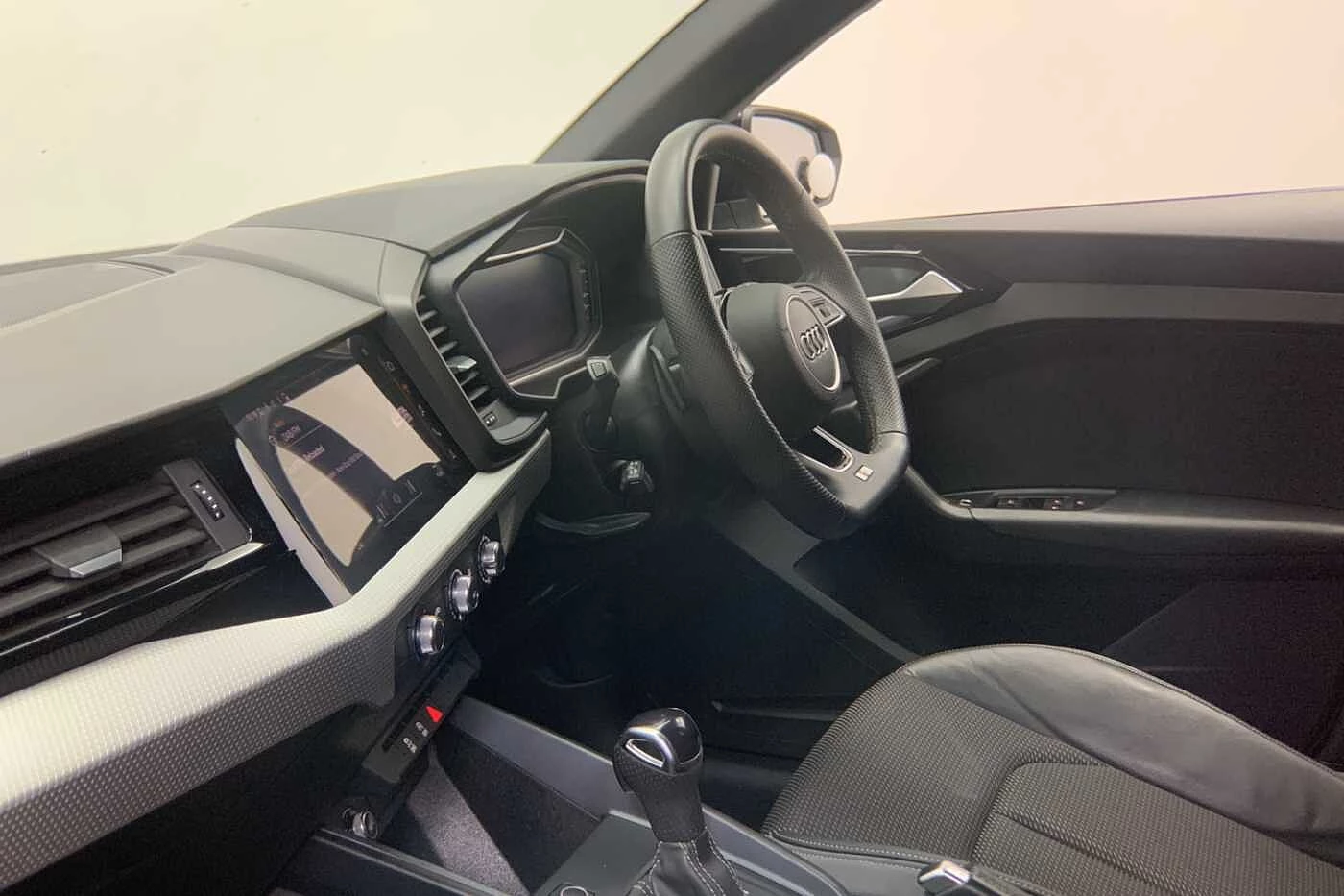 Audi-A1 Sportback-image-1