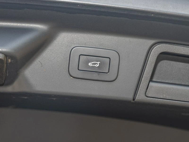Land Rover-Range Rover Velar-image-26