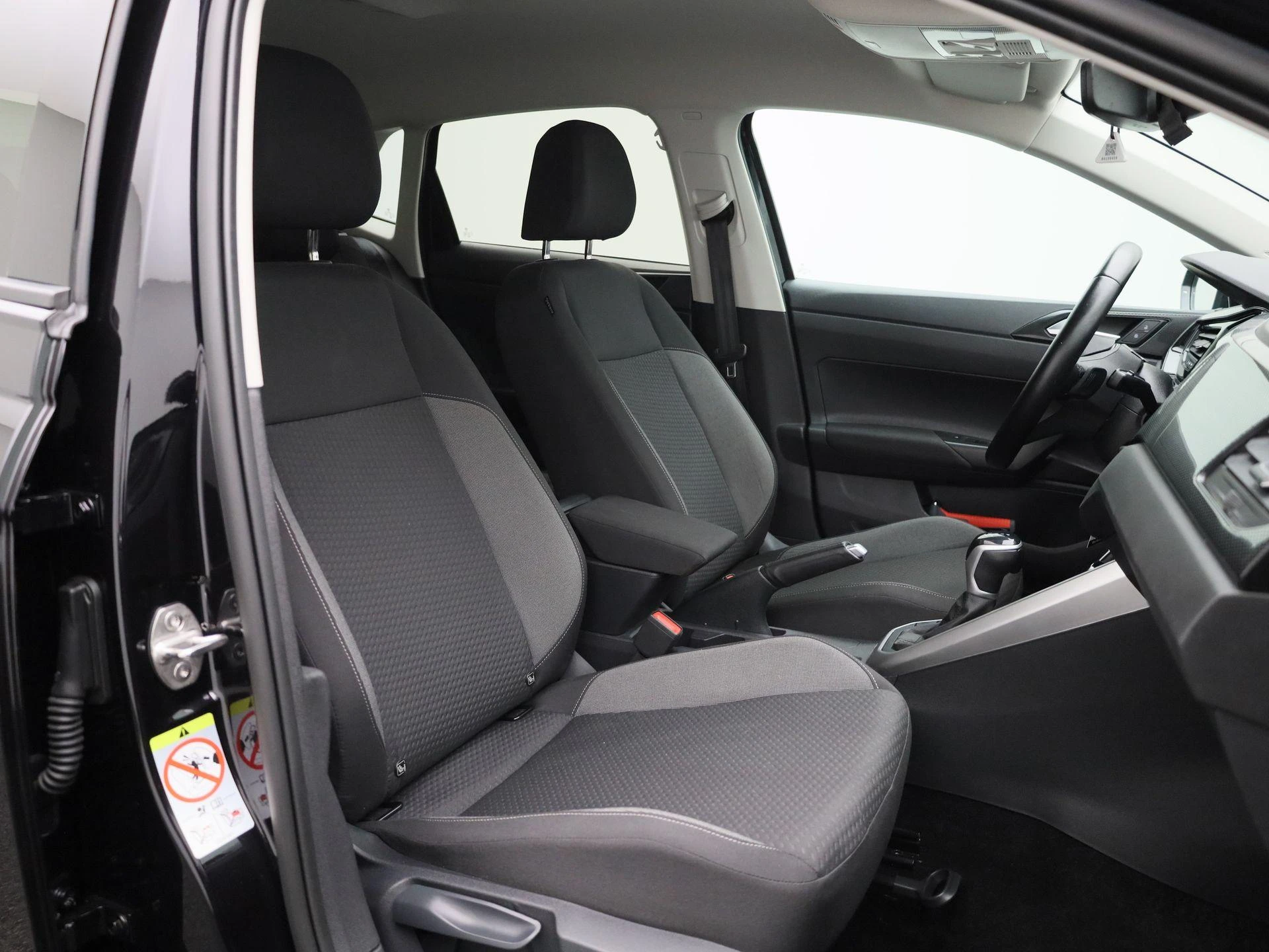 Volkswagen-Polo-image-34
