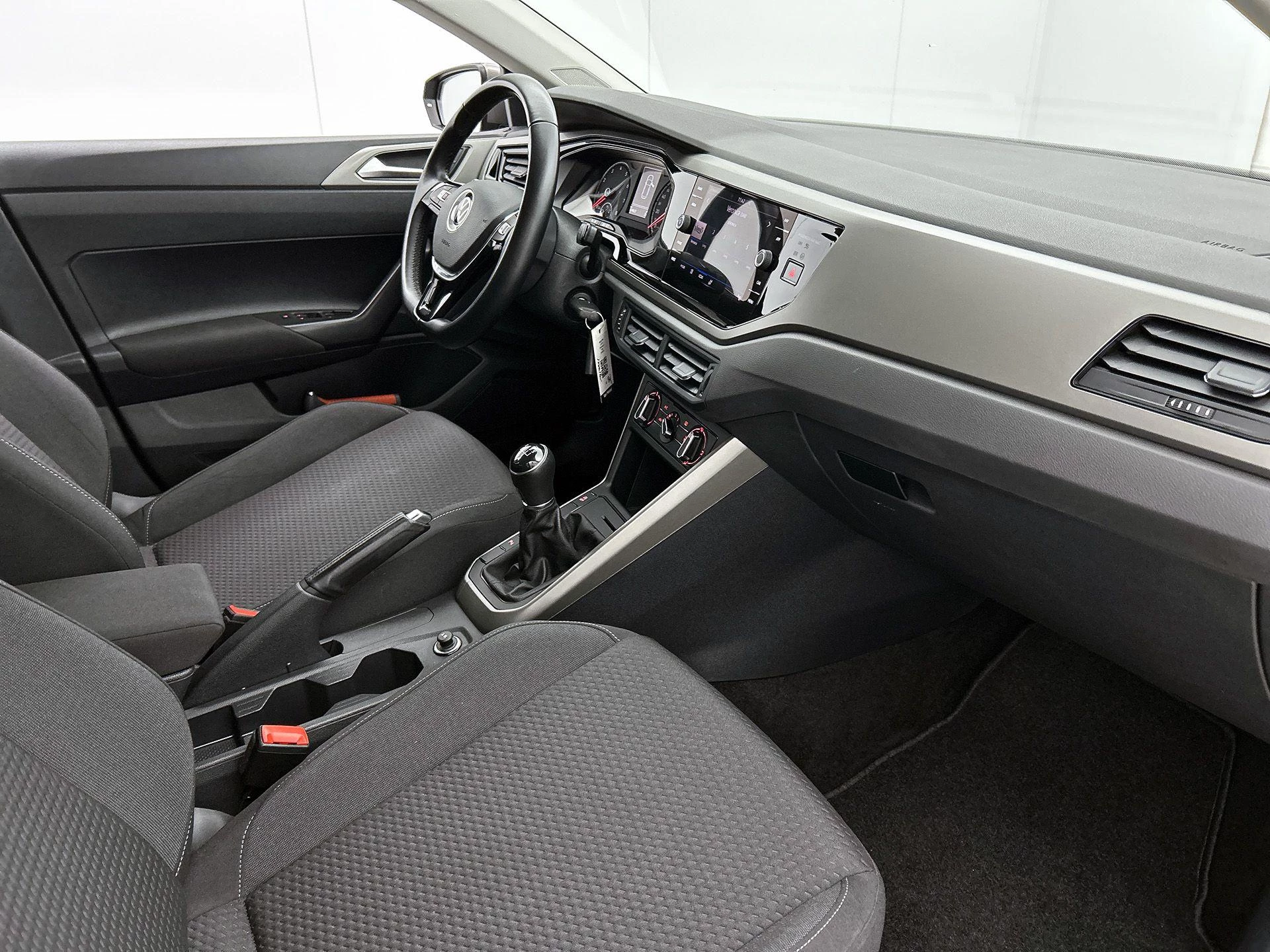 Volkswagen-Polo-image-18