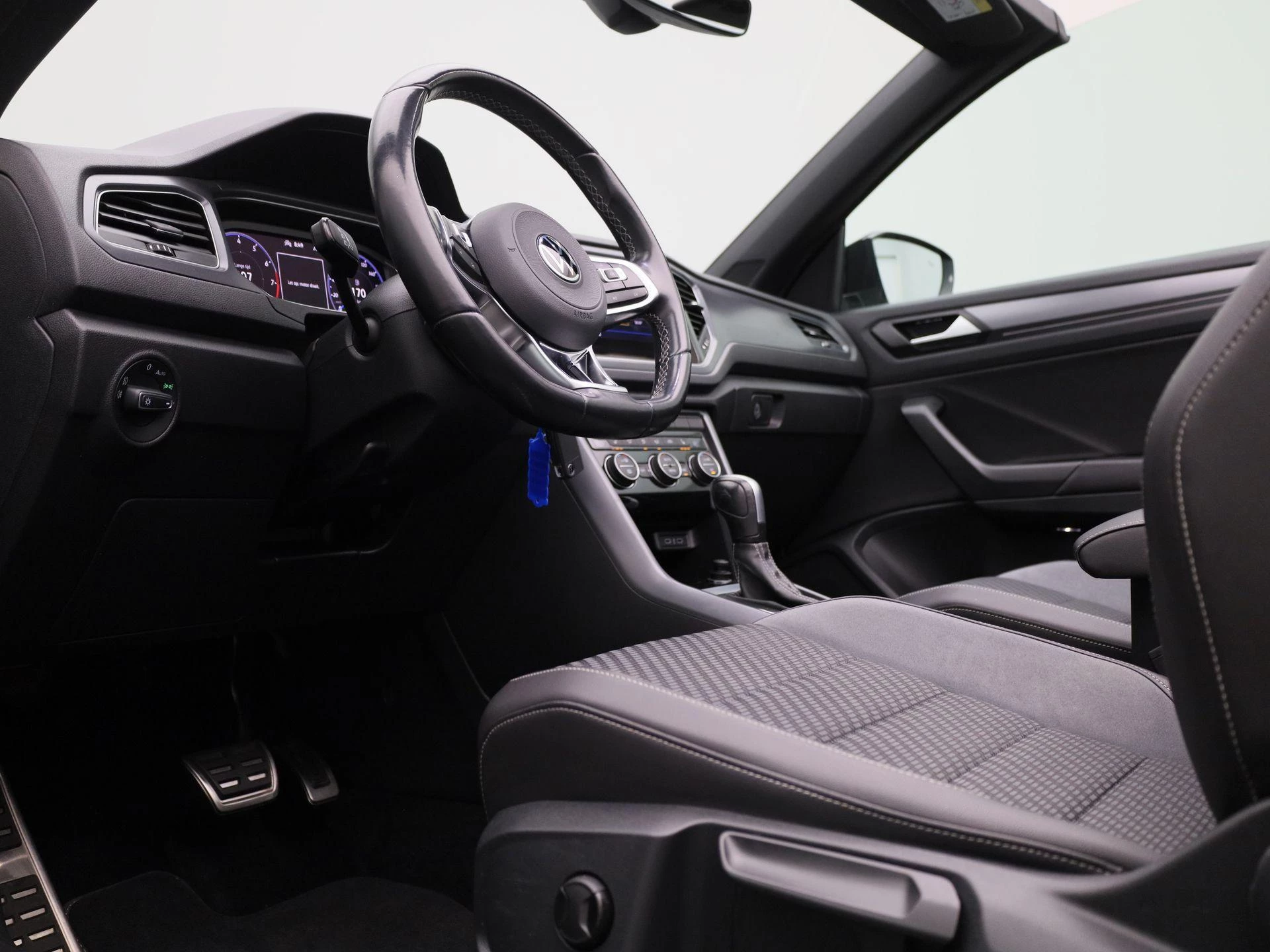 Volkswagen-T-Roc-image-33