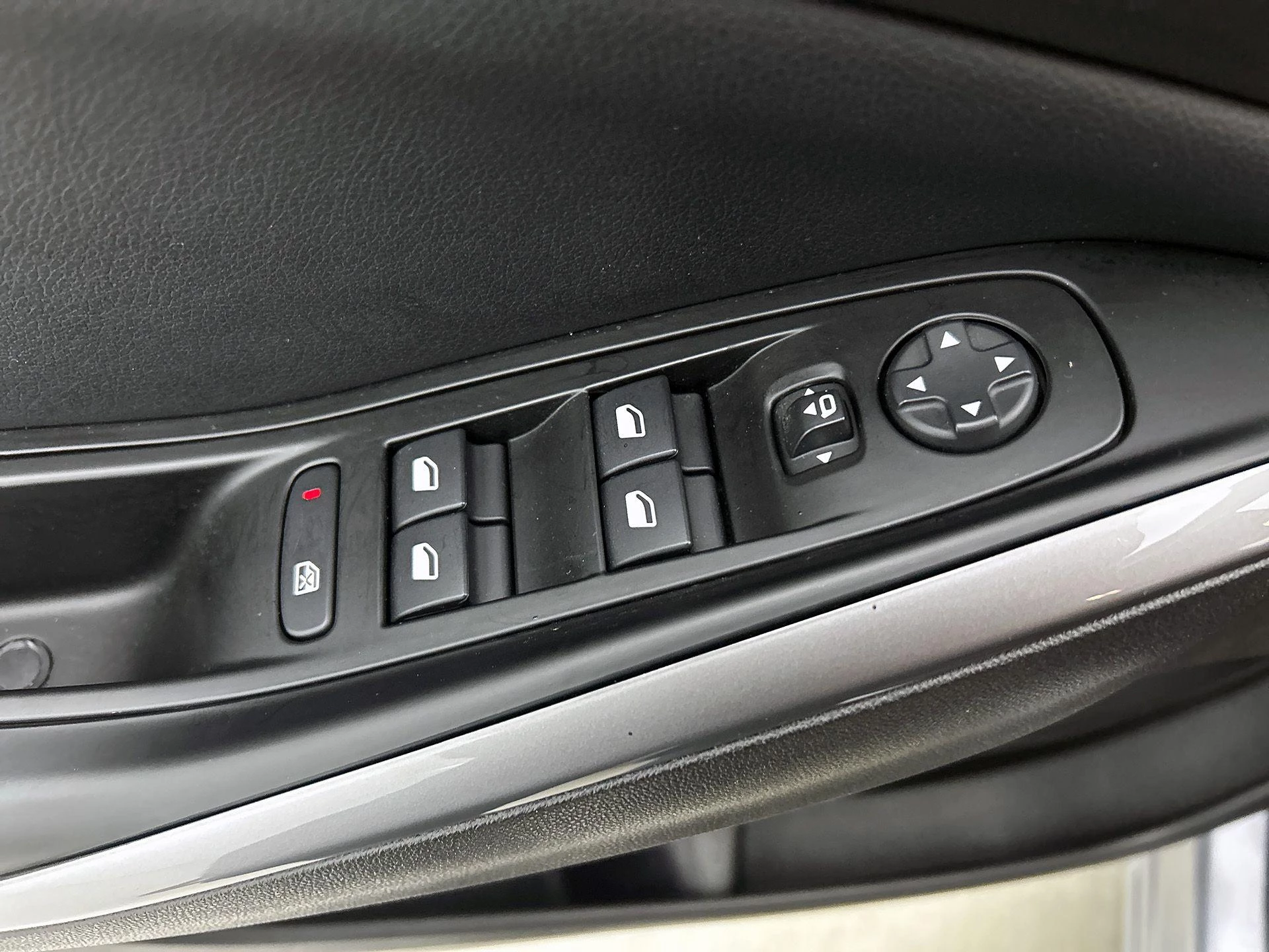 Opel-Grandland-image-35