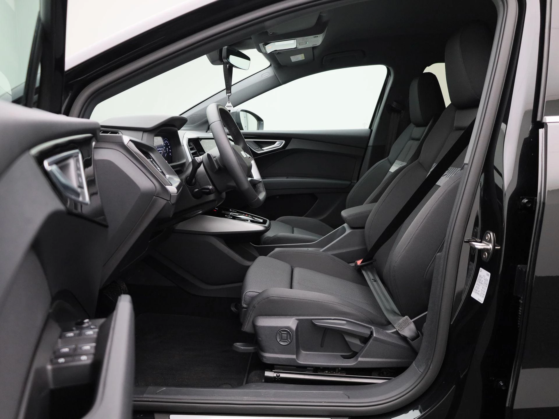 Audi-Q4 e-tron-image-10