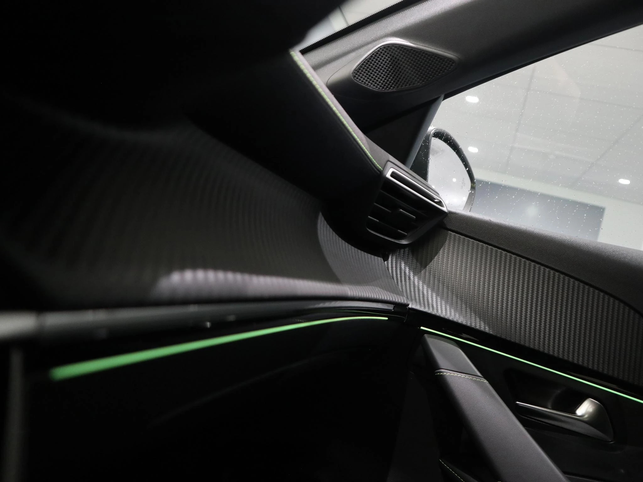 Peugeot-e-208-image-32