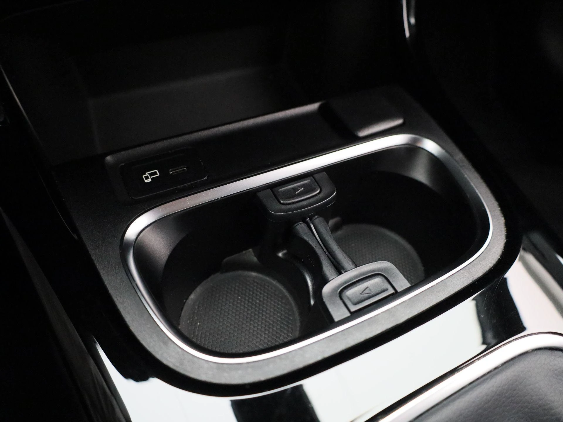 Mercedes-Benz-CLA-image-30