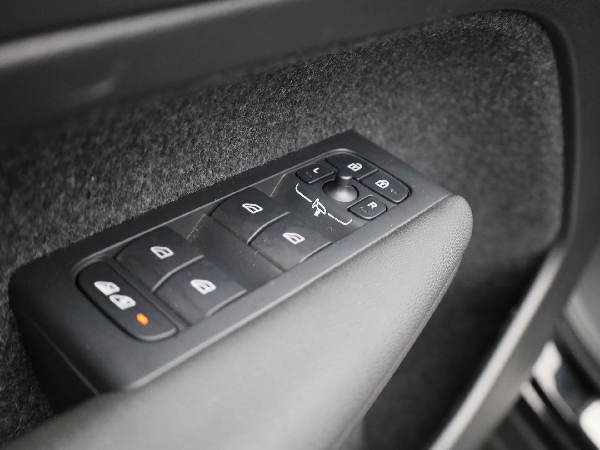 Volvo-XC40-image-21