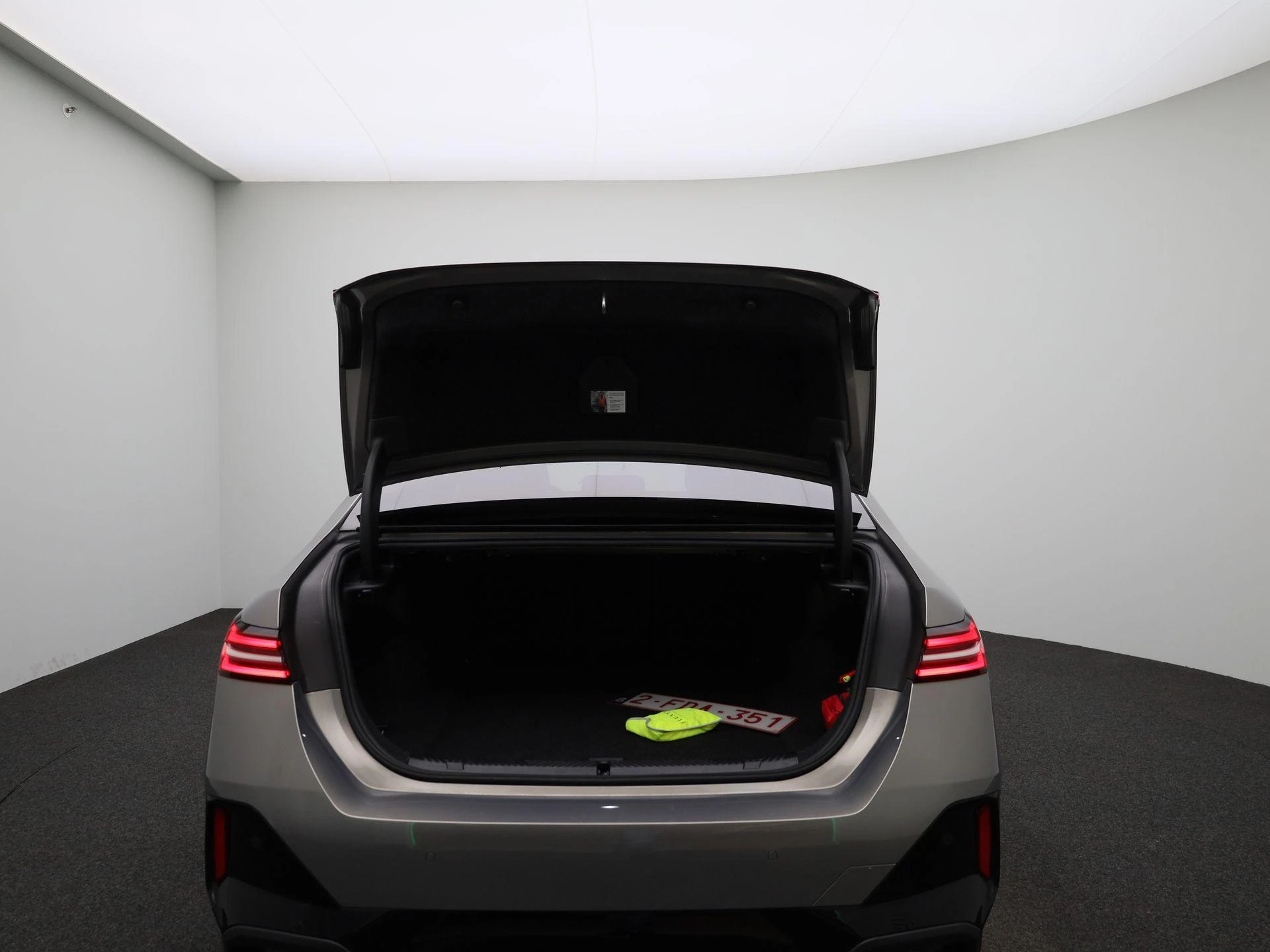 BMW-i5-image-10