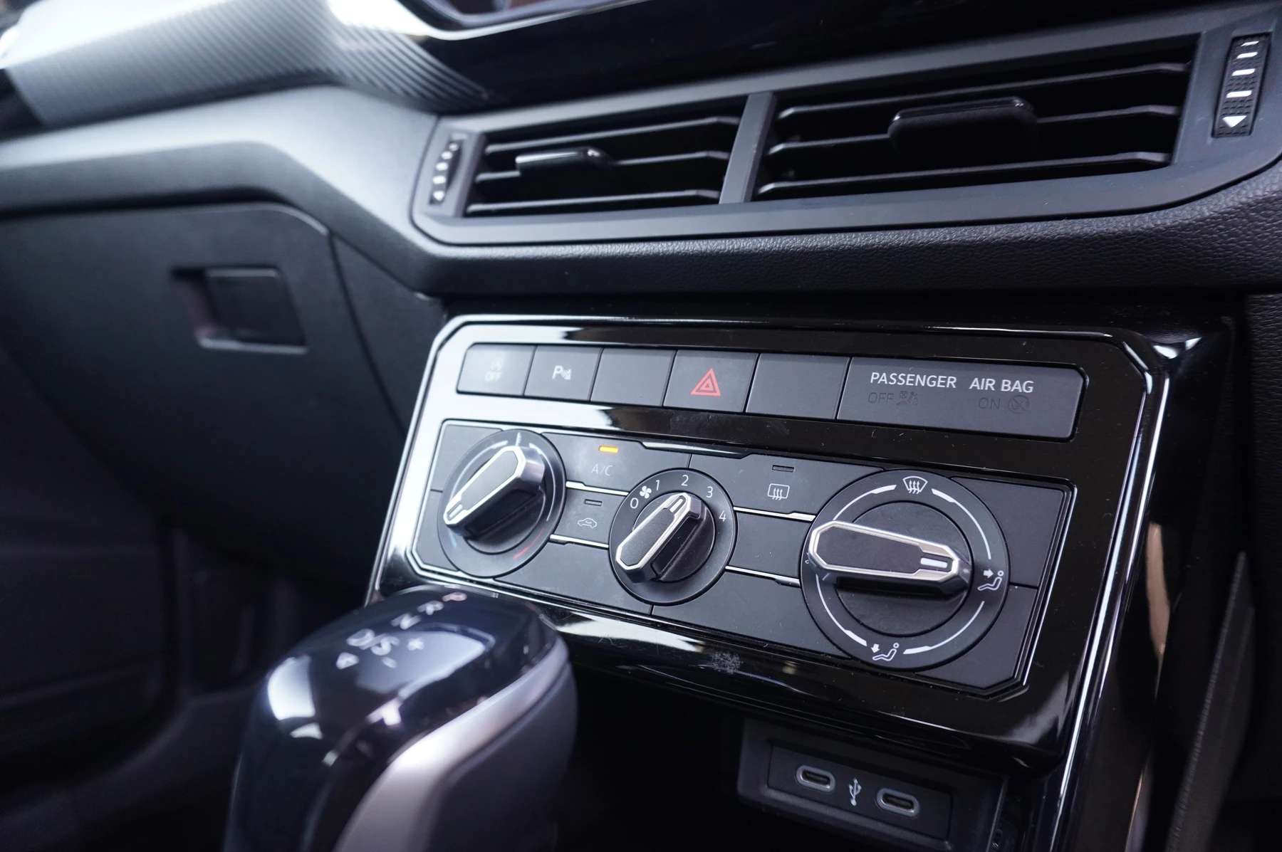Volkswagen-T-Cross-image-41
