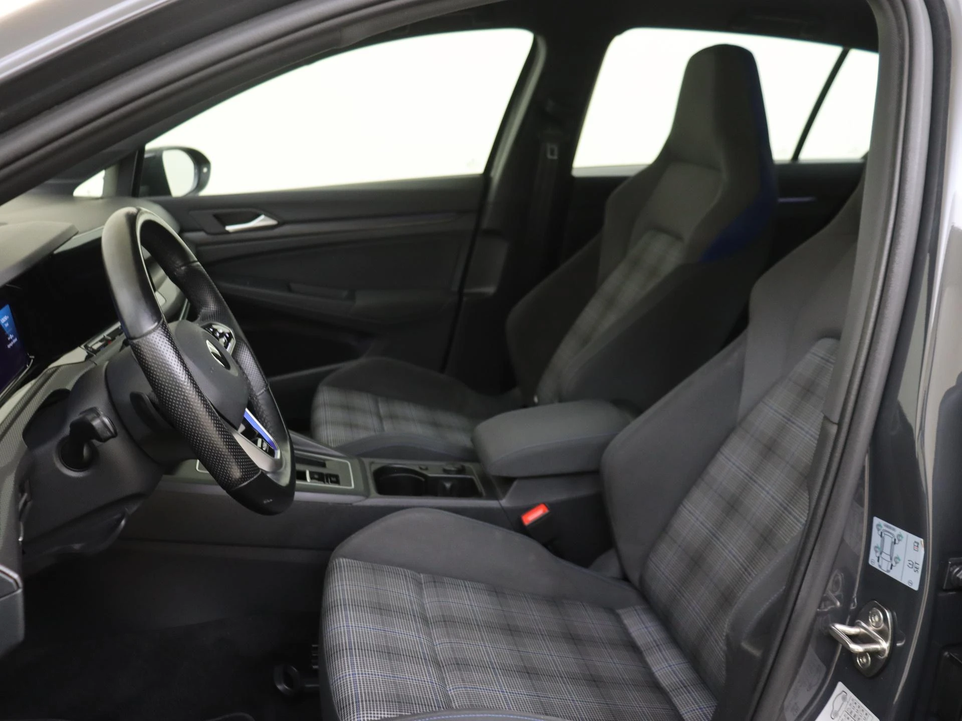 Volkswagen-Golf-image-11