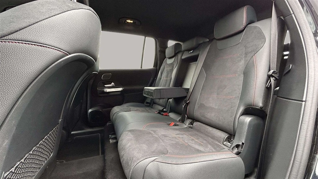 Mercedes-Benz-EQB-image-23