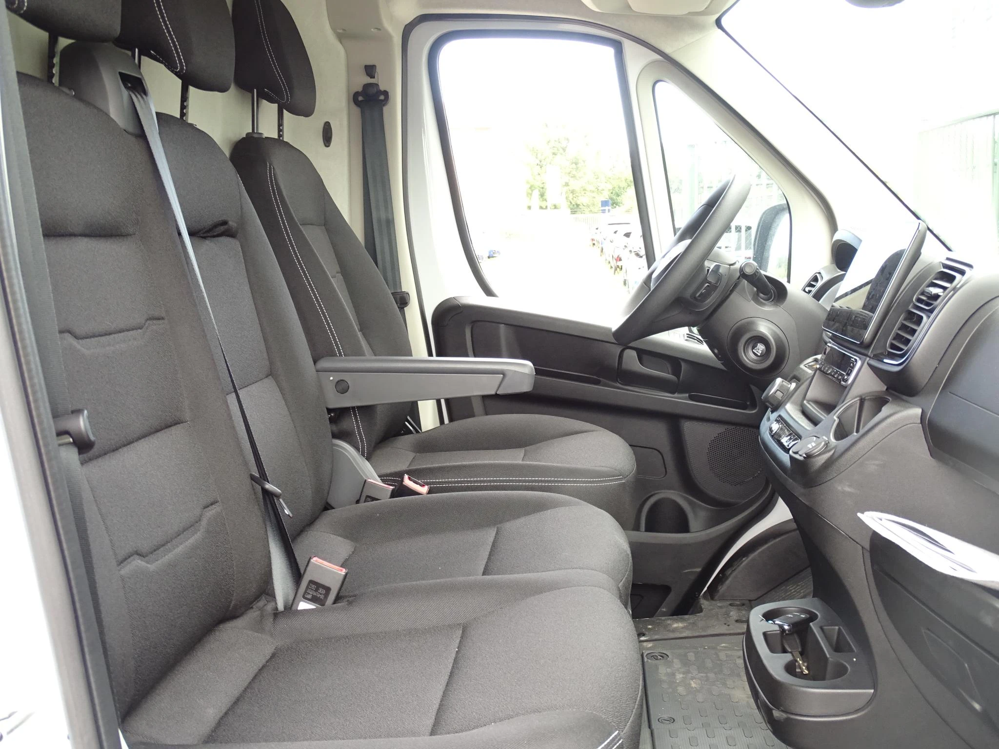 Opel-Movano-image-7