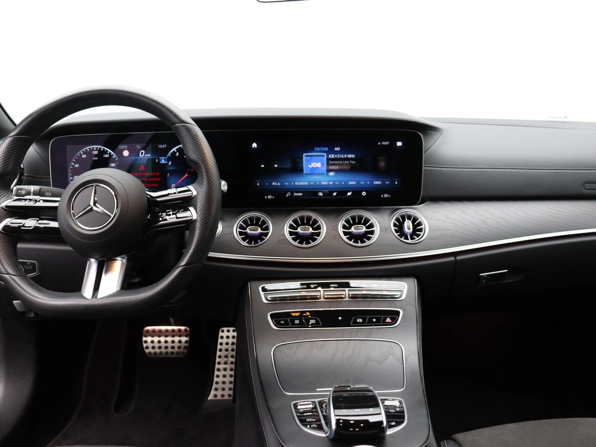 Mercedes-Benz E-Klasse 300 AMG Line Cabrio + AIR BODY CONTROL + LED + CAMERA +