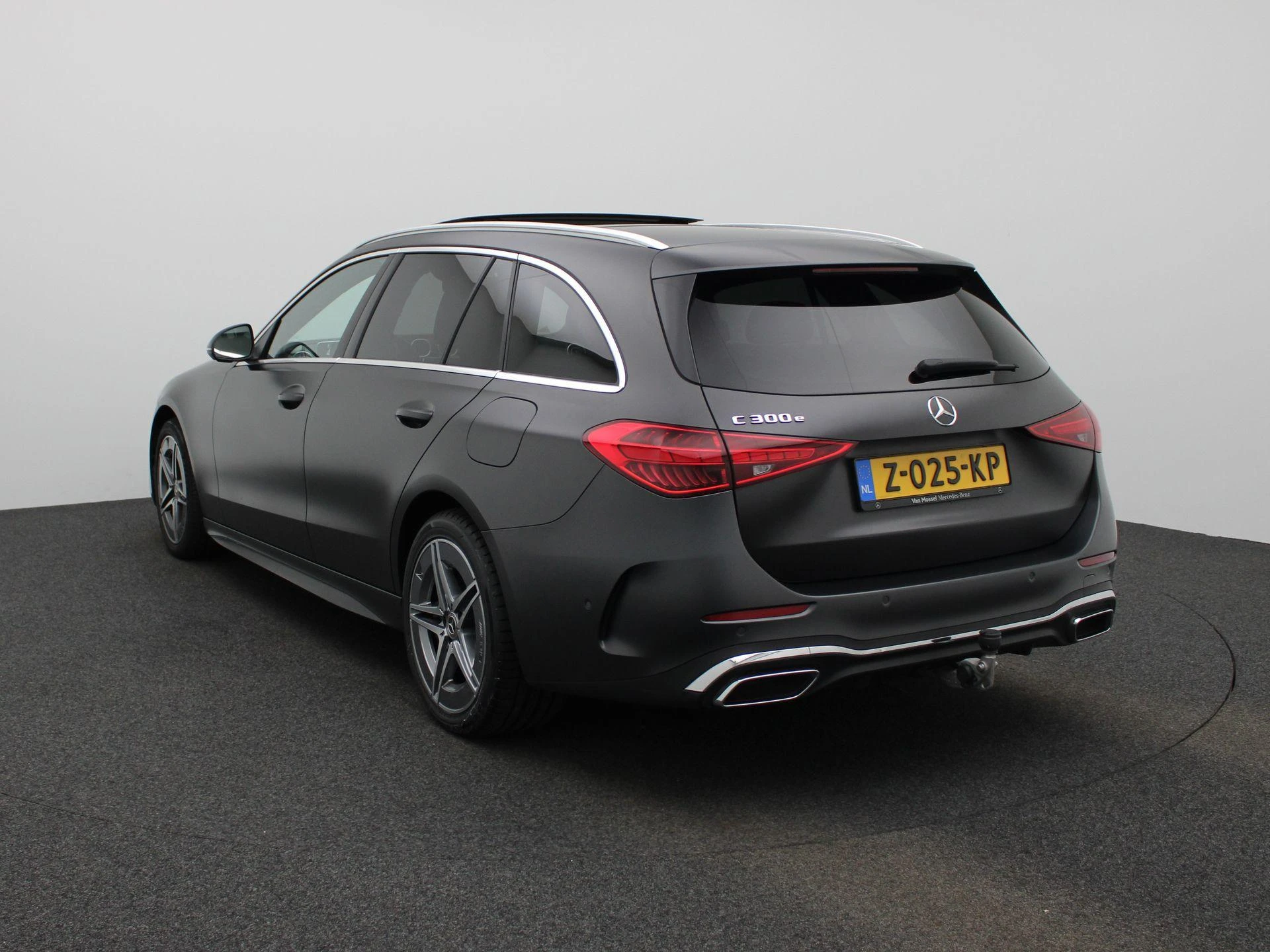 Mercedes-Benz-C-Klasse-image-1