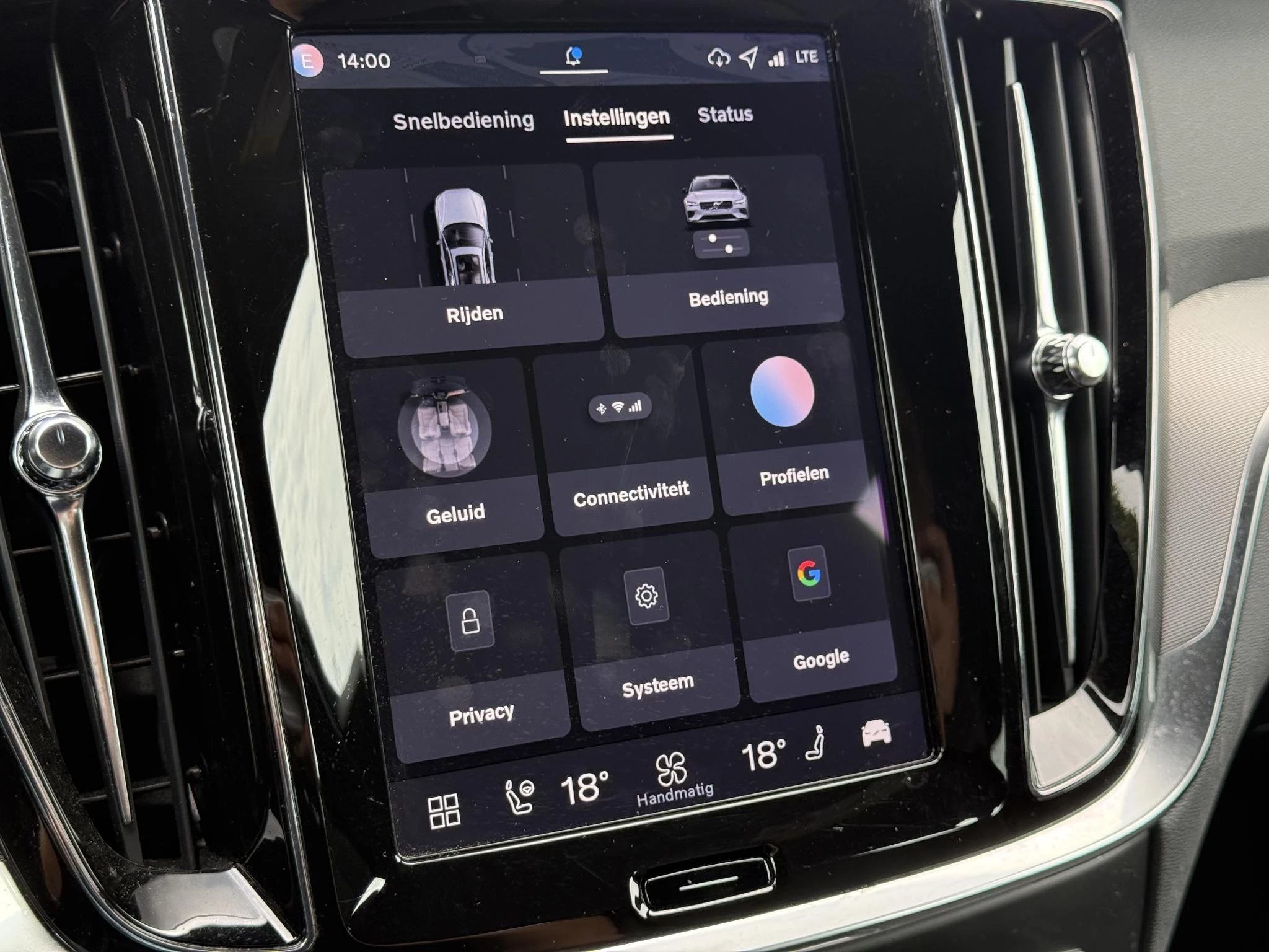 Volvo V60 T6 Plug-in hybrid AWD Plus Dark