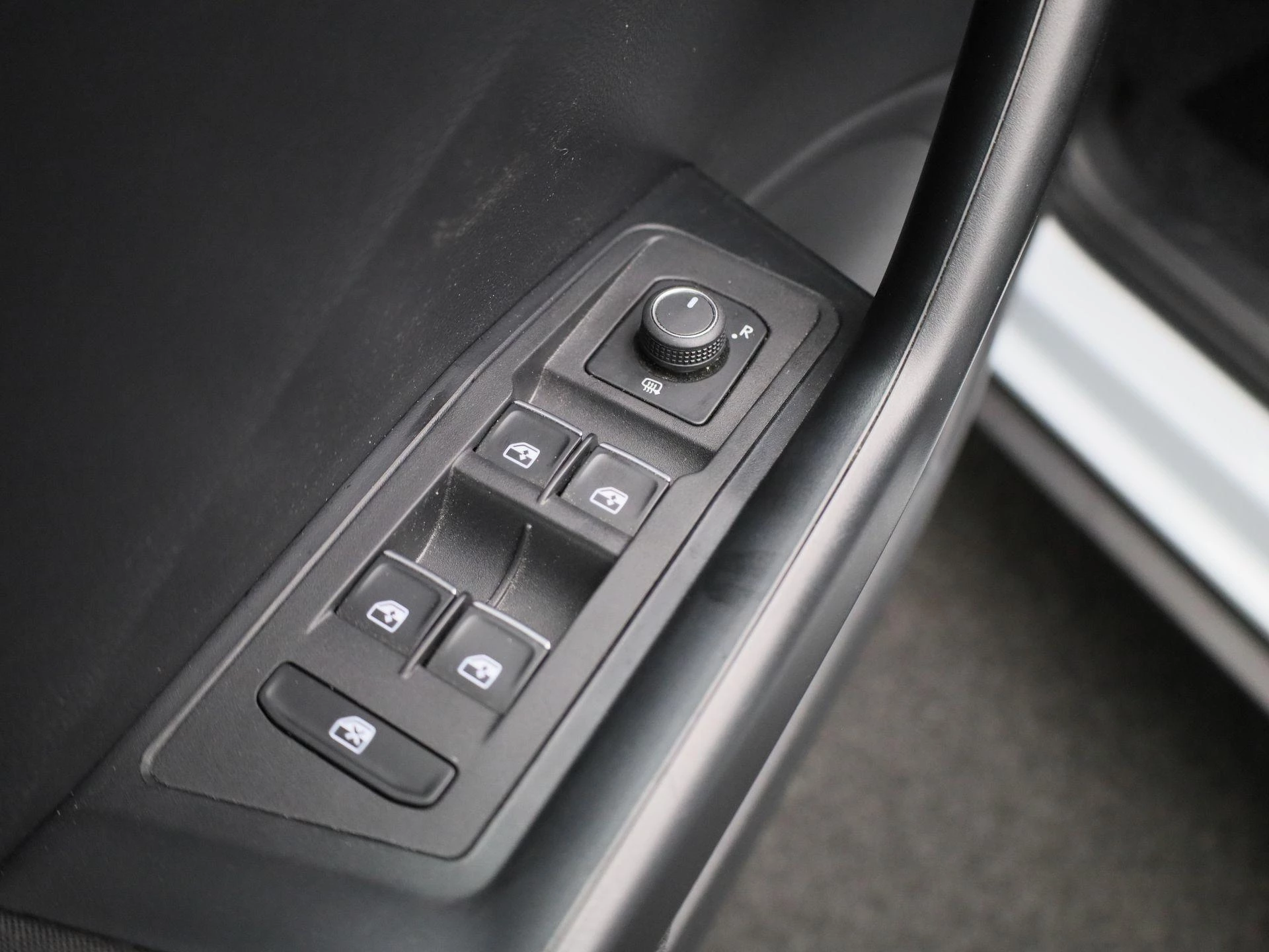 Volkswagen-T-Roc-image-26