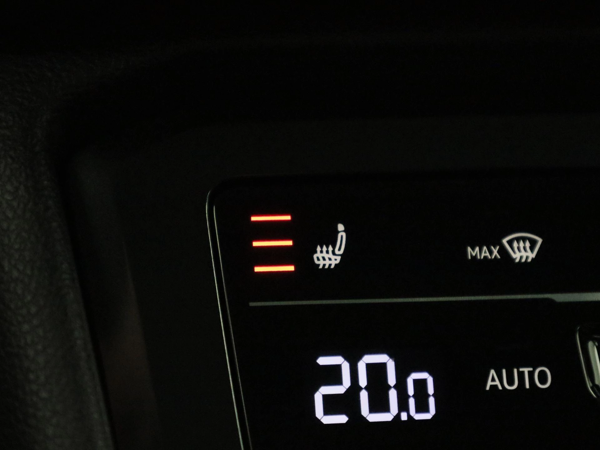 Volkswagen-Tiguan-image-19