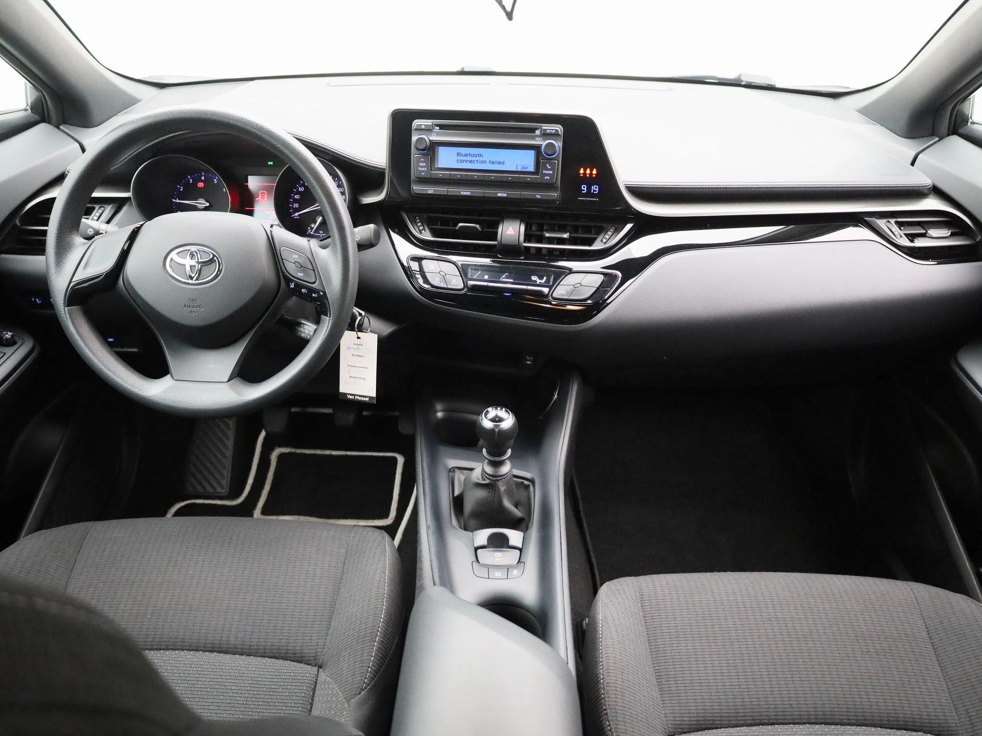 Toyota-C-HR-image-8
