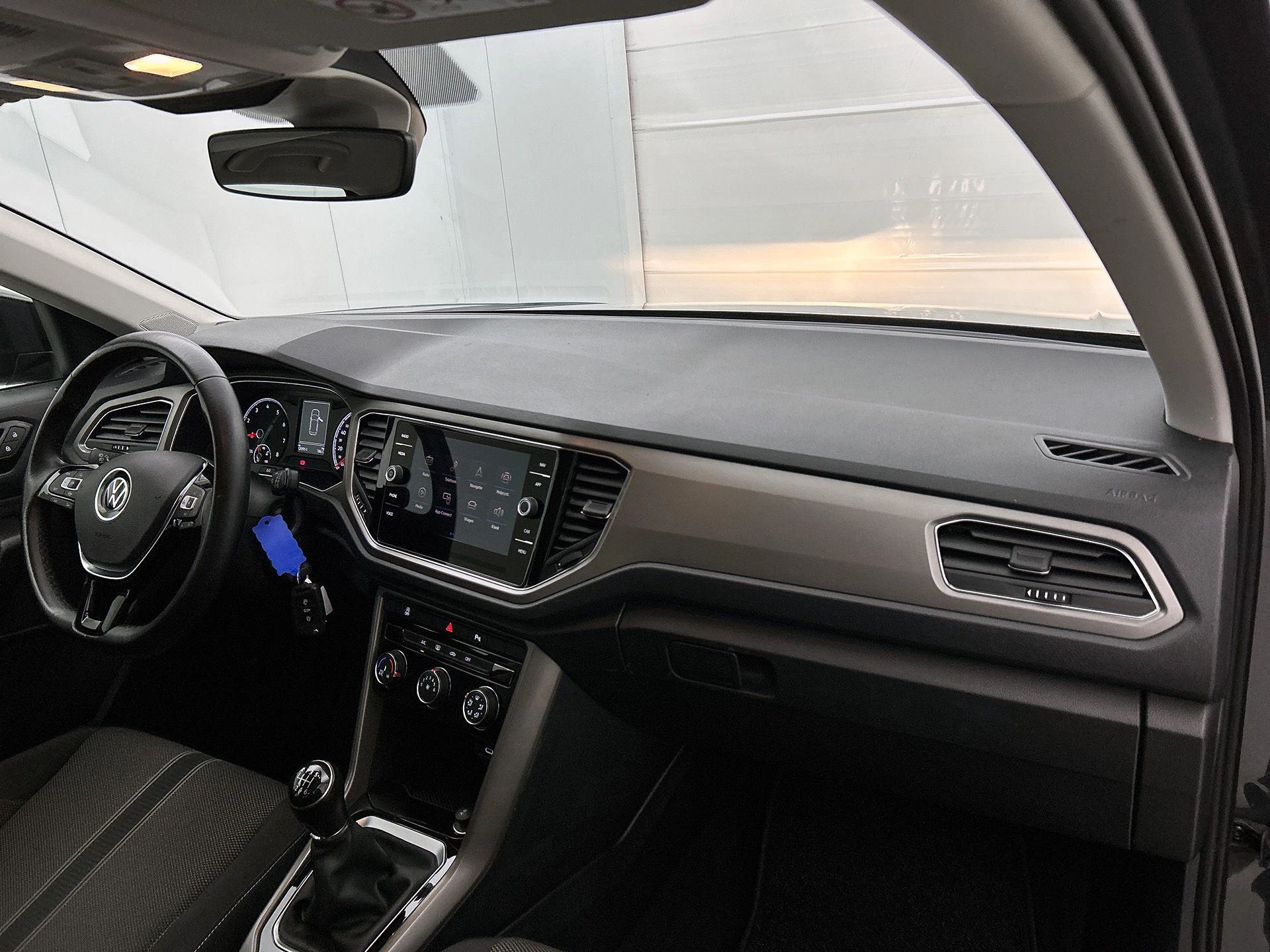 Volkswagen-T-Roc-image-15