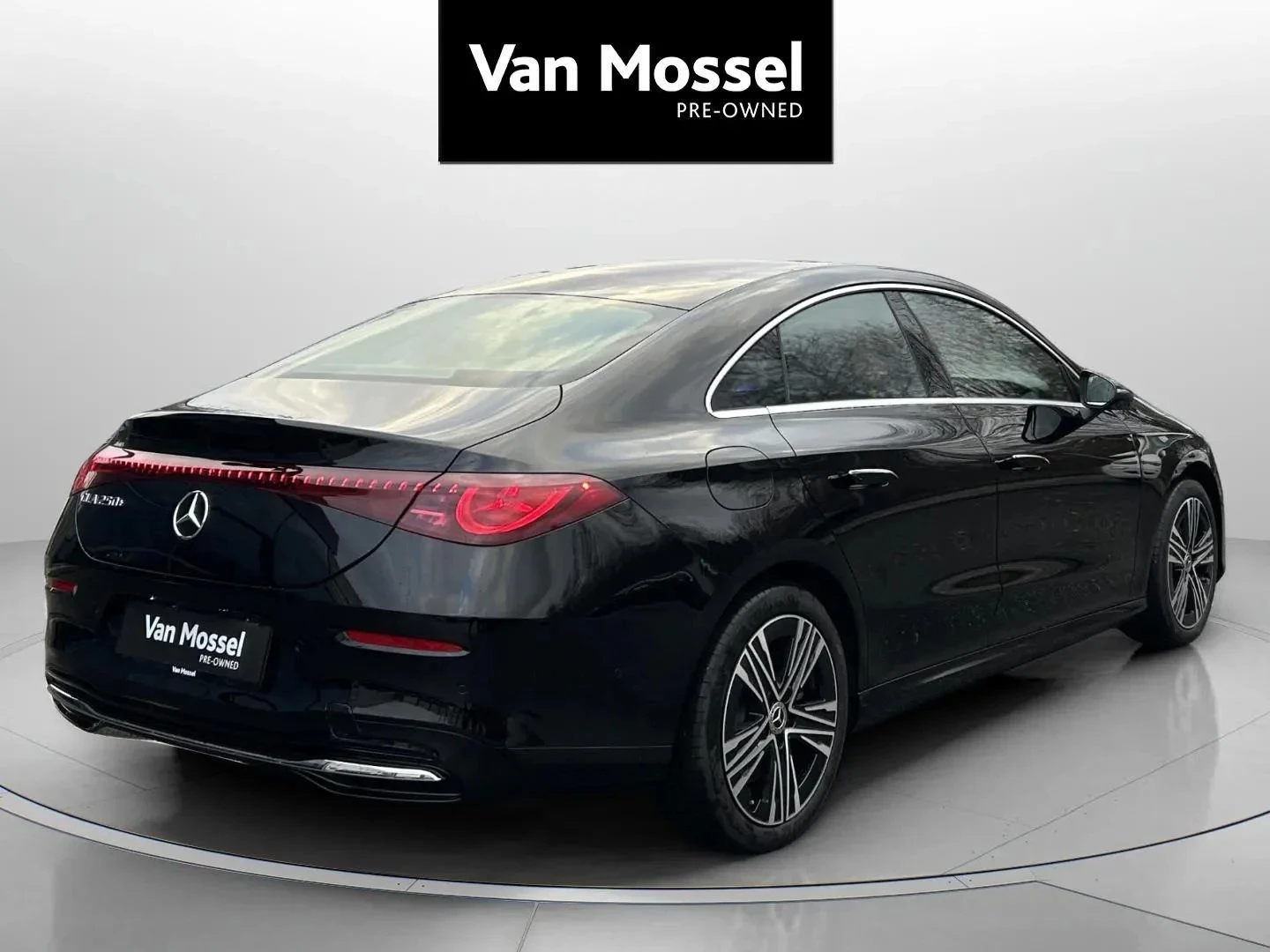 Mercedes-Benz-CLA-image-4