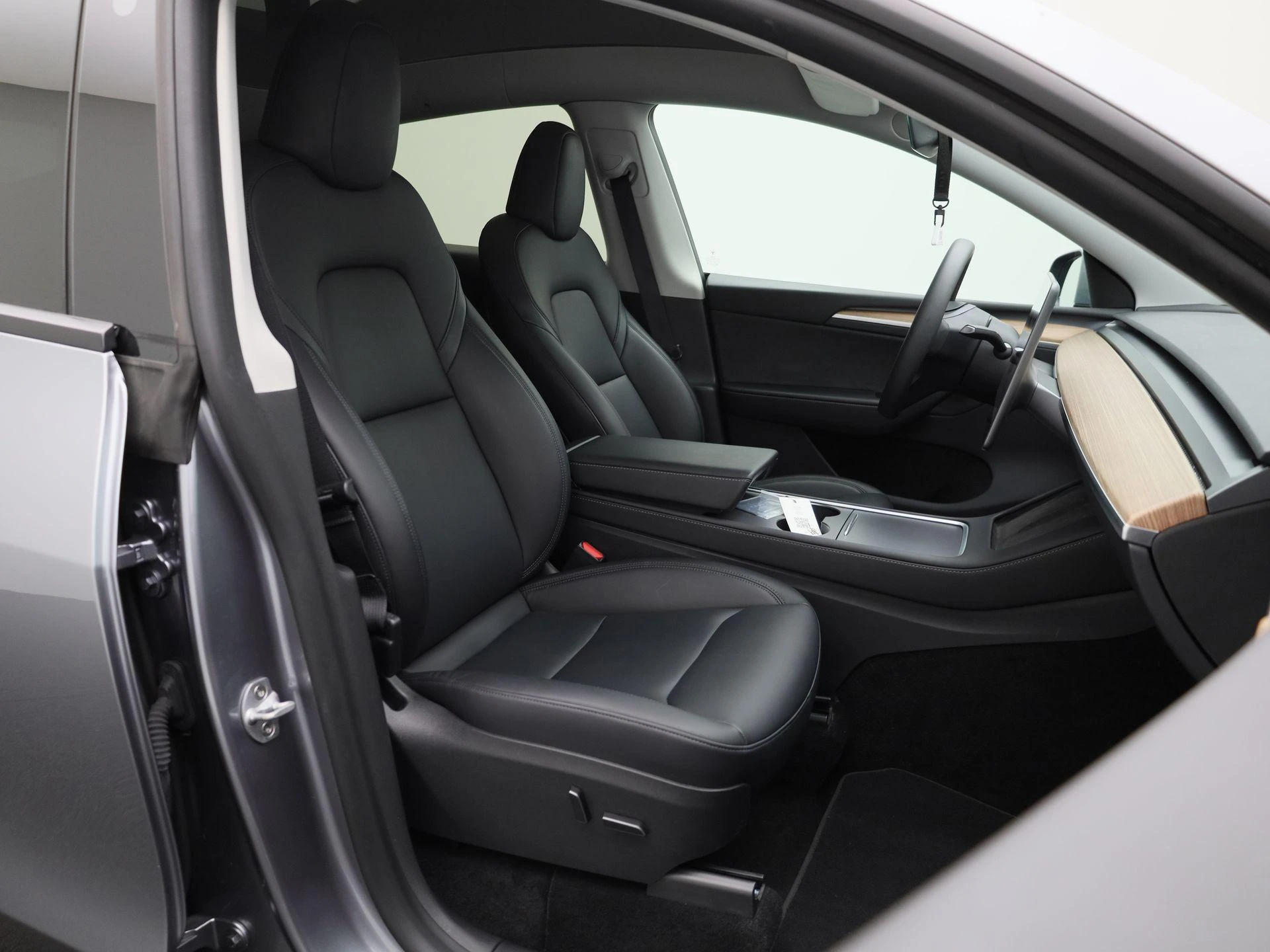 Tesla-Model Y-image-27