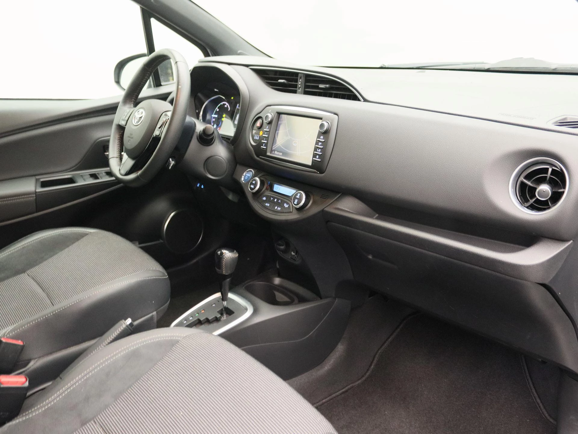 Toyota-Yaris-image-23