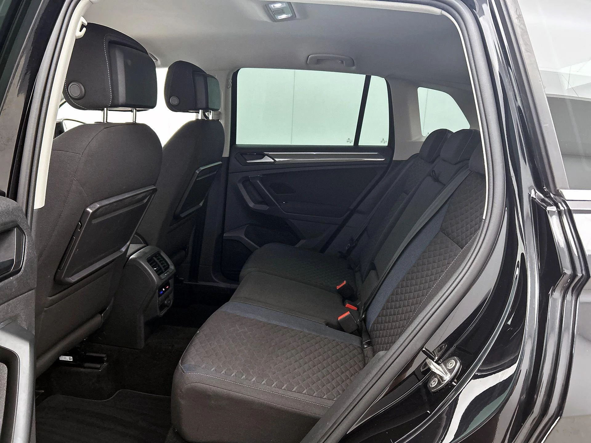 Volkswagen-Tiguan-image-26