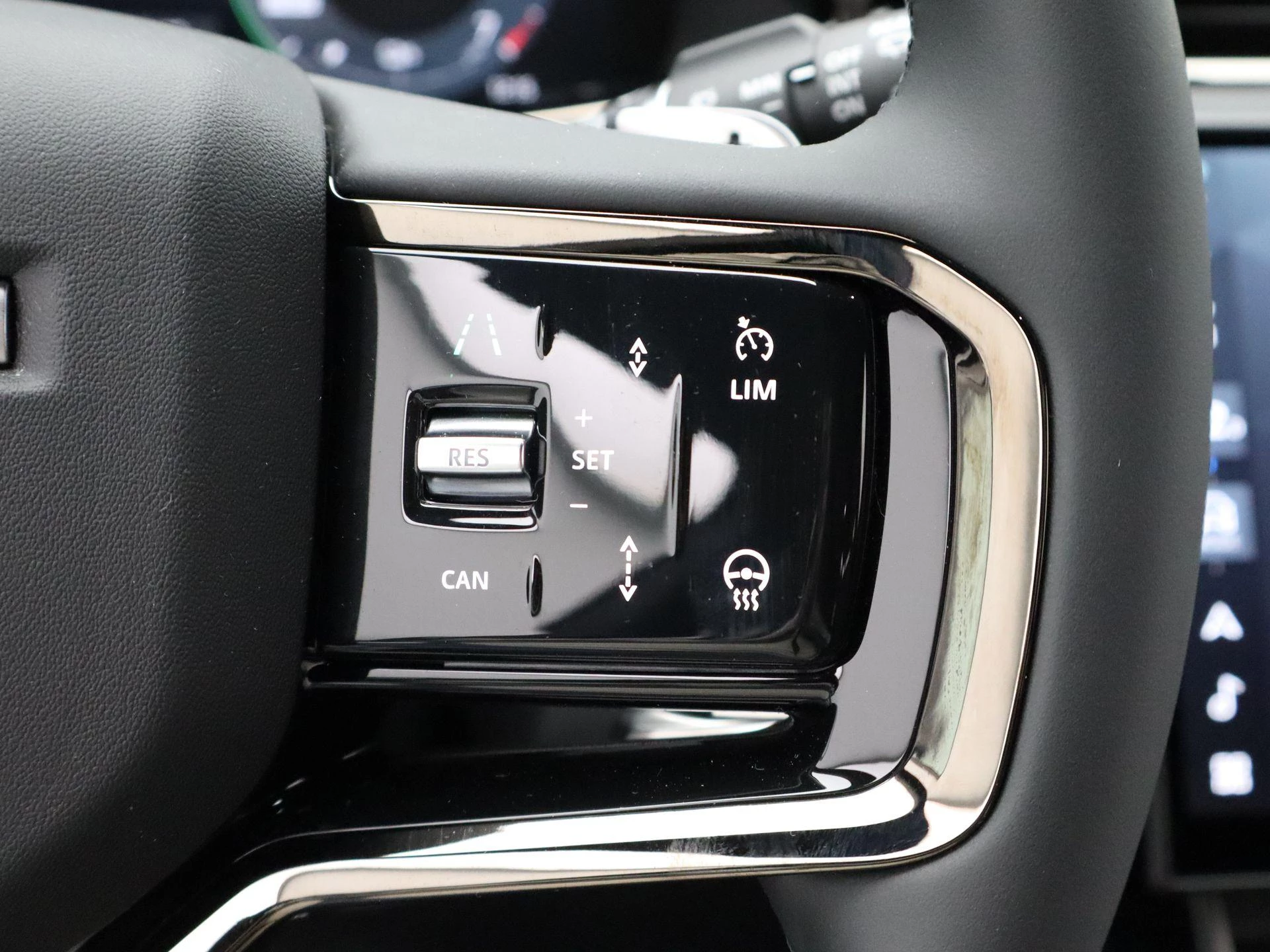 Land Rover-Range Rover Evoque-image-22