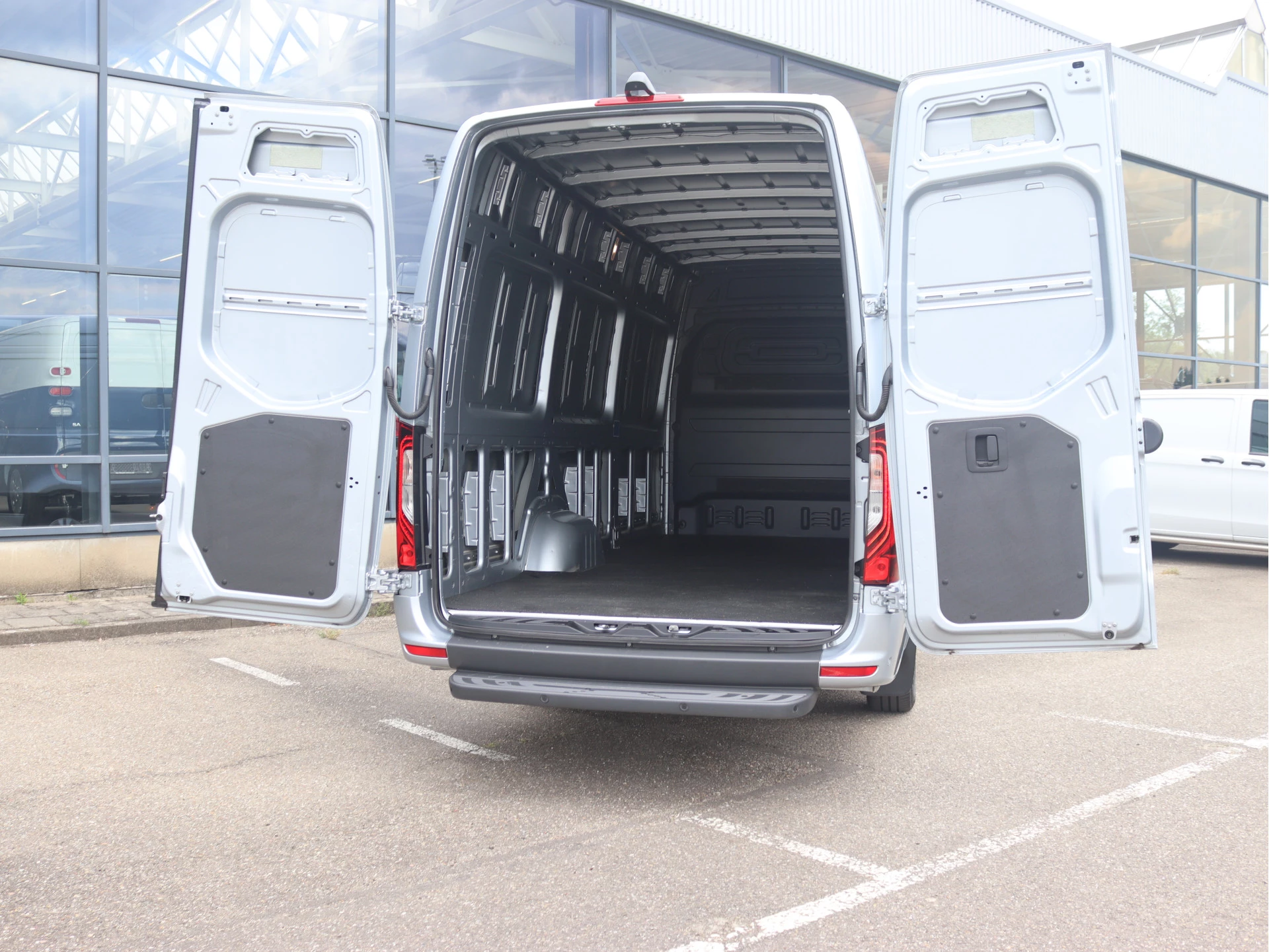 Mercedes-Benz Sprinter 319 CDI L4H2 | AIRCO/NAVI/DISTRONIC/CAMERA | Certified