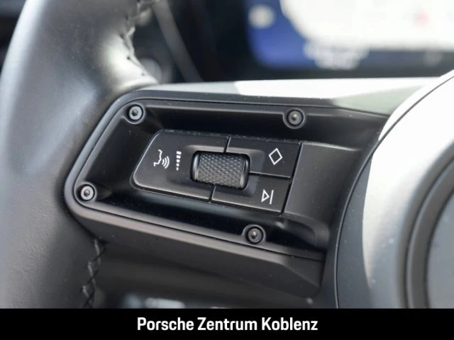 Porsche Macan 4 -