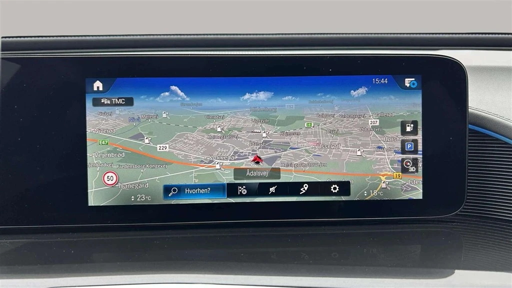 Mercedes-Benz-EQC-image-15