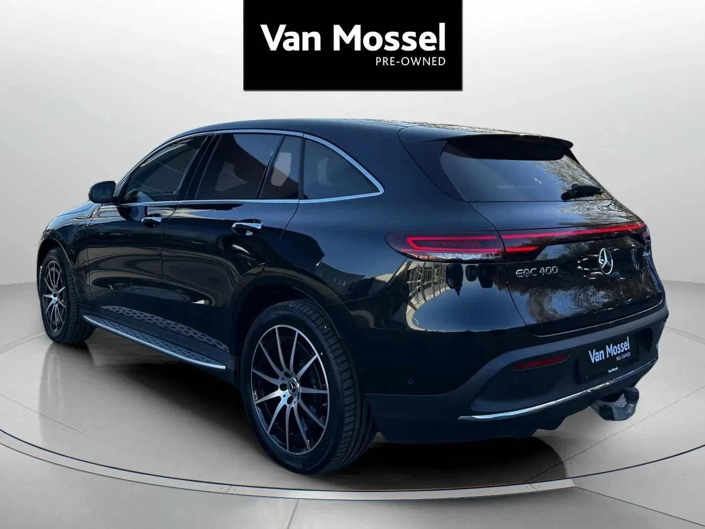 Mercedes-Benz-EQC-image-6