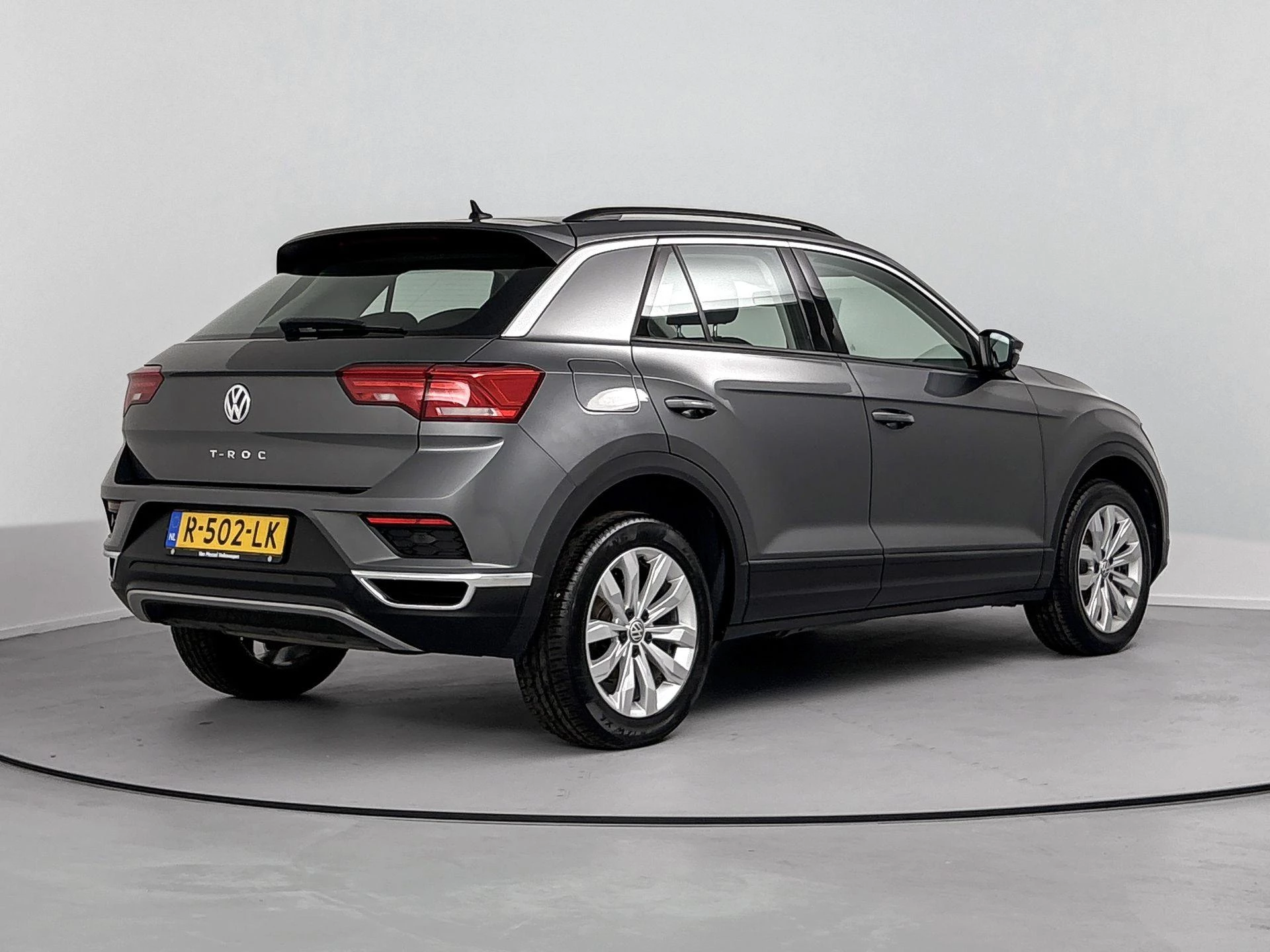Volkswagen-T-Roc-image-3
