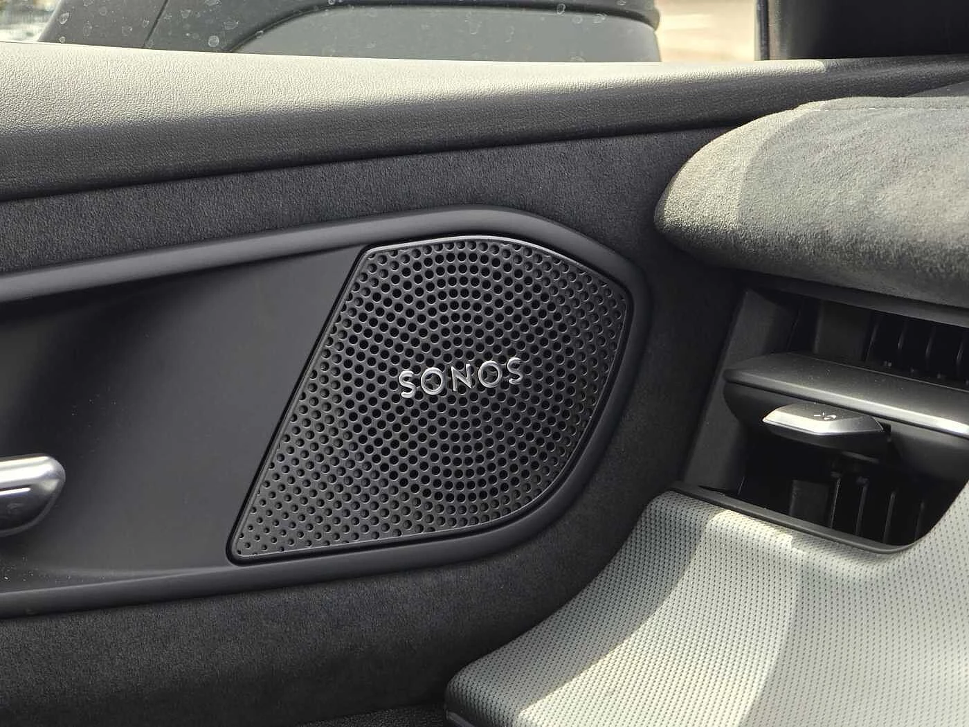 Audi-Q3-image-24