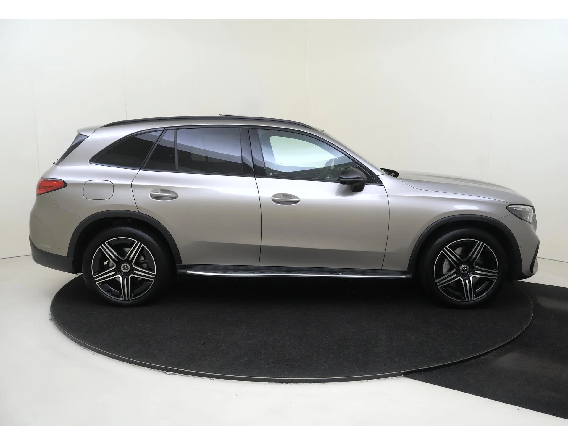 Mercedes-Benz-GLC-image-8